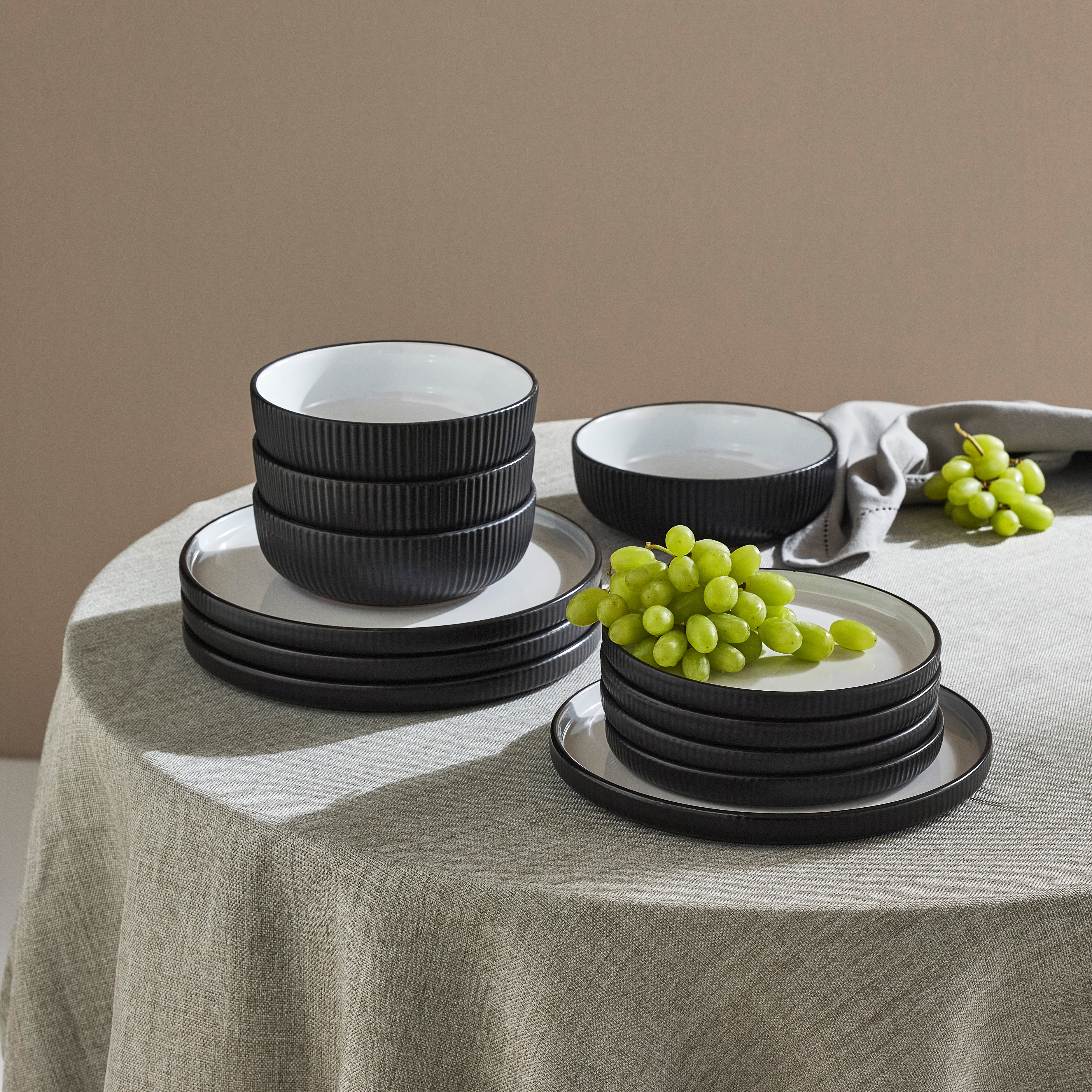 Premium Laro Stoneware Dinnerware Set - 16-Piece Black Porcelain Dinner Plates, Bowls & Mugs - Elegant & Durable for Everyday Use, Dinner Parties & Restaurant Serving