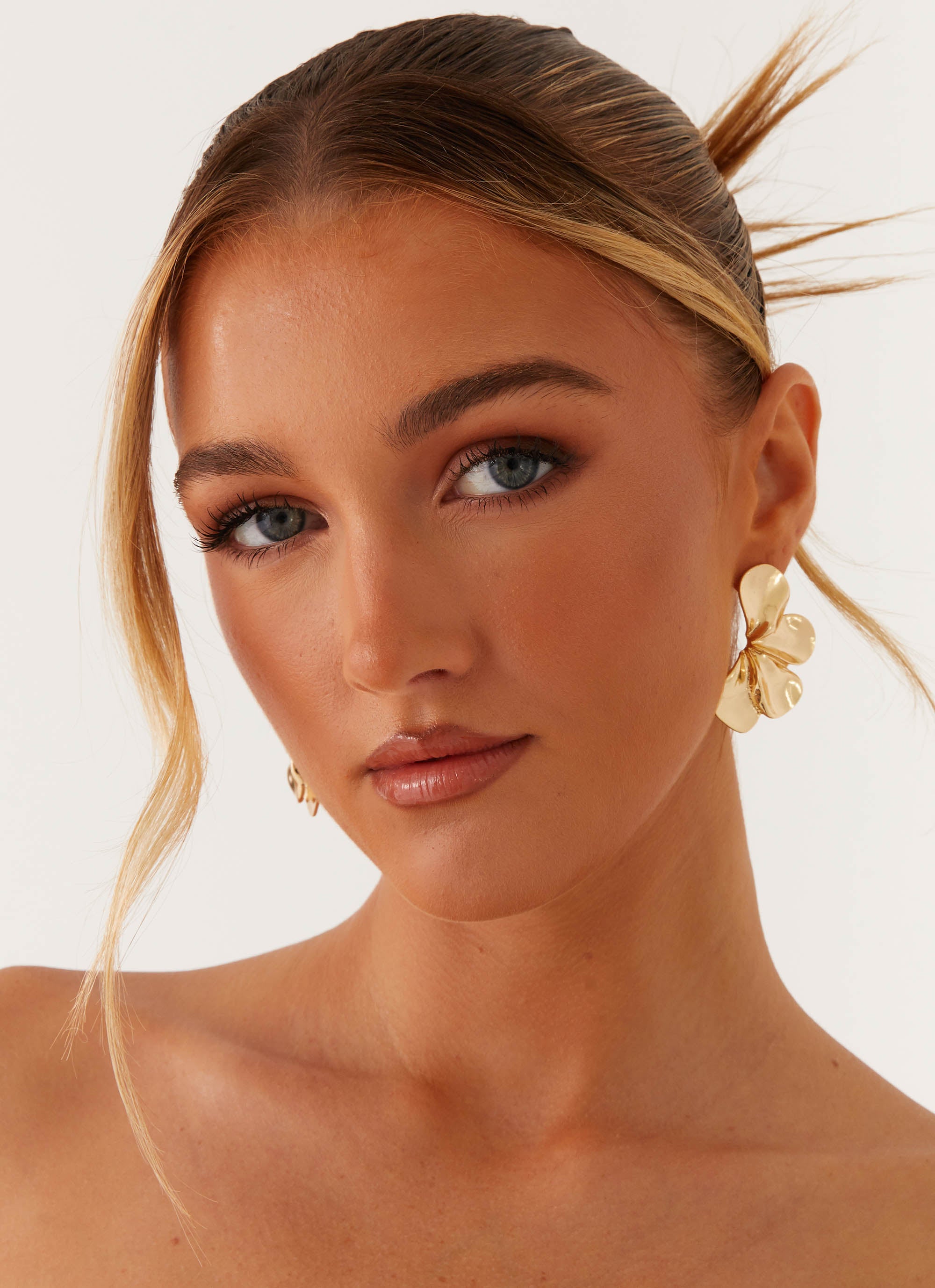 Elegant Caspian Flower Earrings in Gold - Perfect for Weddings, Parties & Special Occasions