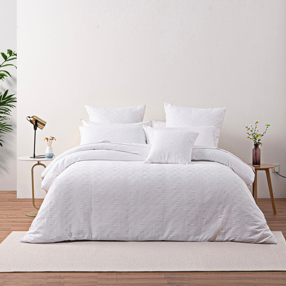 Premium Cosmo White Quilt Cover Set - Queen Size Bedding with 3-Piece Set (Duvet Cover + 2 Pillowcases) | Soft & Breathable Cotton Blend for Comfortable Sleep | Perfect for Master Bedroom, Guest Room & Hotel Decor