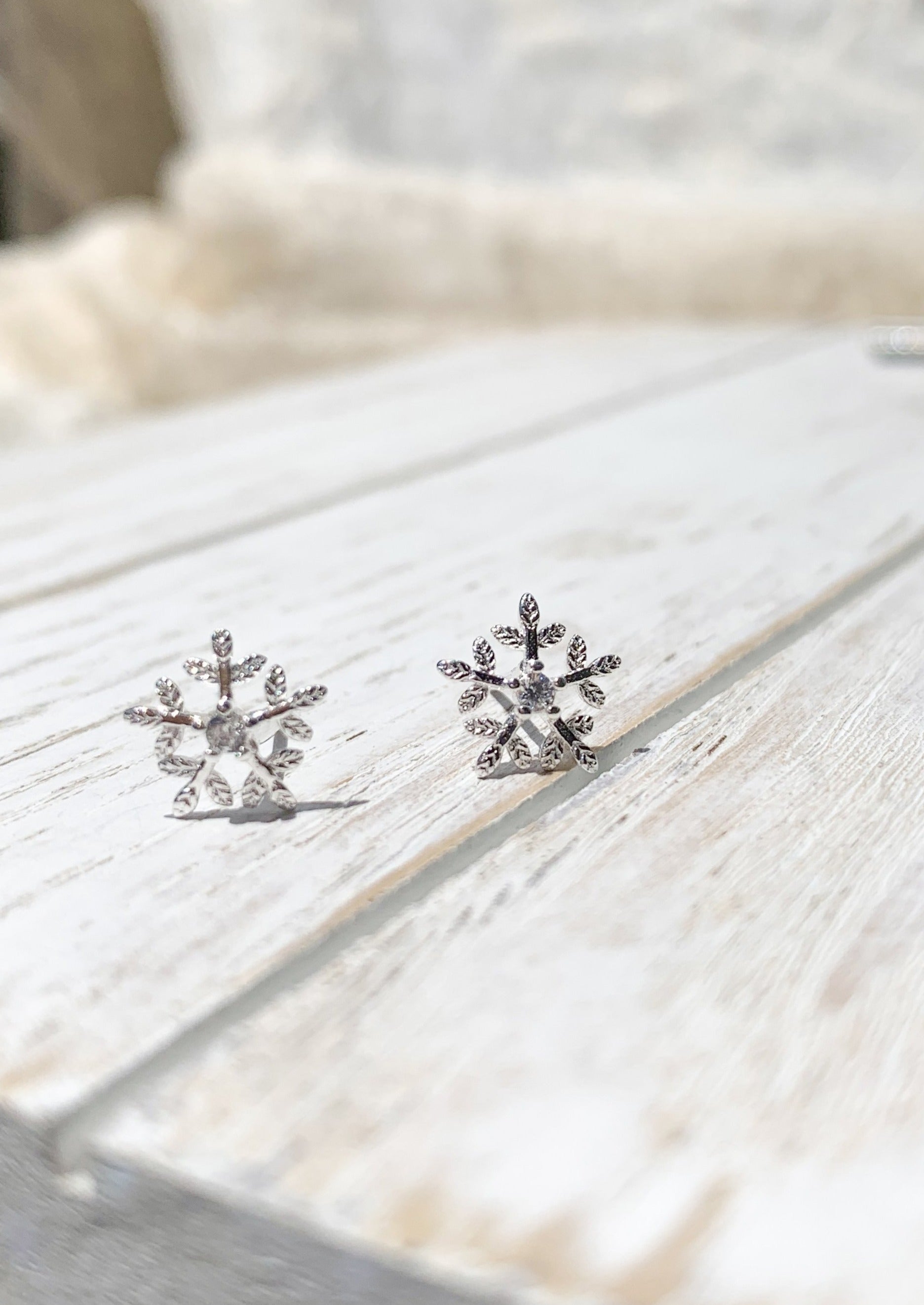 Silver Snowflake Stud Earrings for Women - Elegant Bridal Party Gifts & Christmas Jewelry - Perfect for Weddings, Holidays & Special Occasions