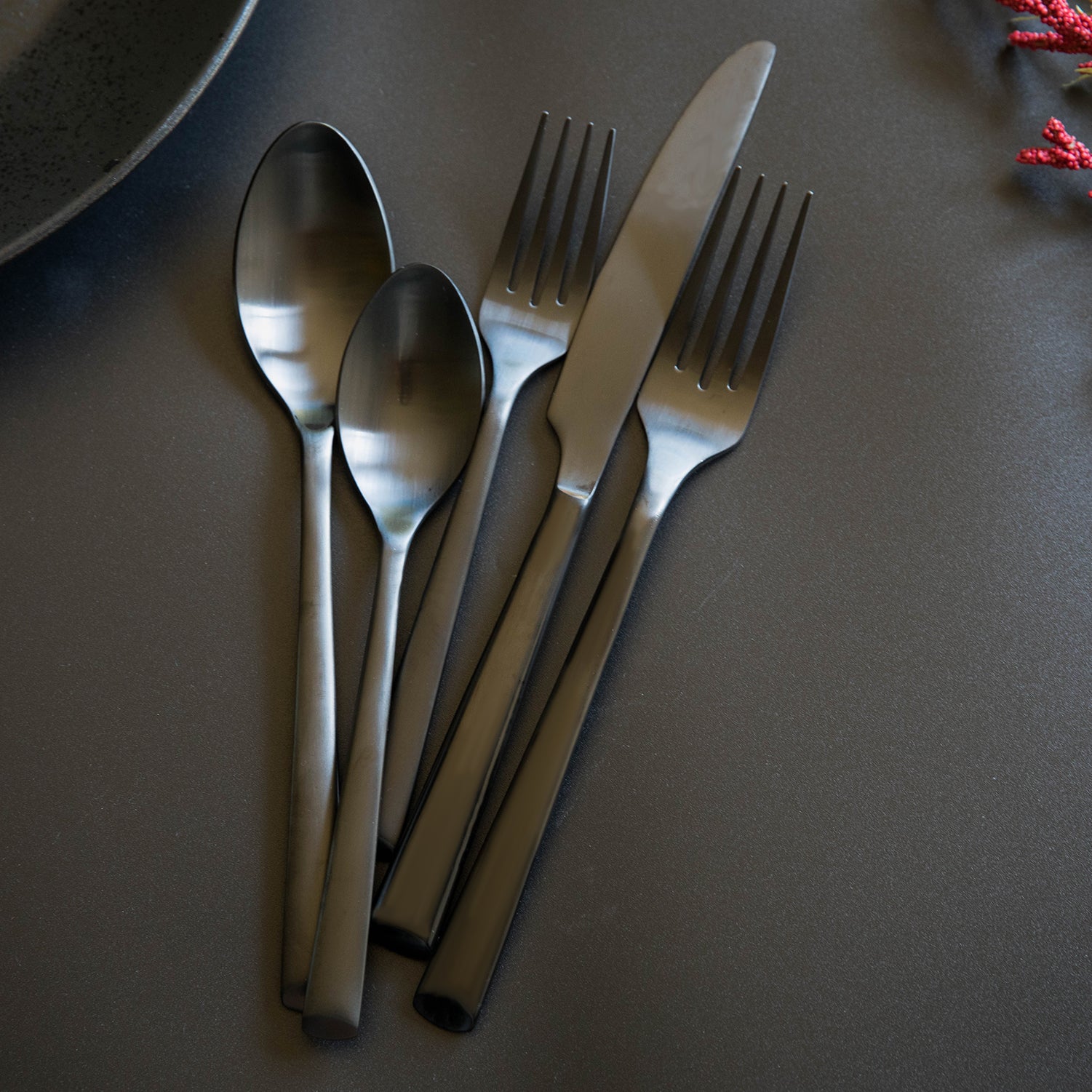 Gilda 20-Piece Black Satin Flatware Set - Elegant Stainless Steel Cutlery for Fine Dining, Dinner Parties & Wedding Gifts