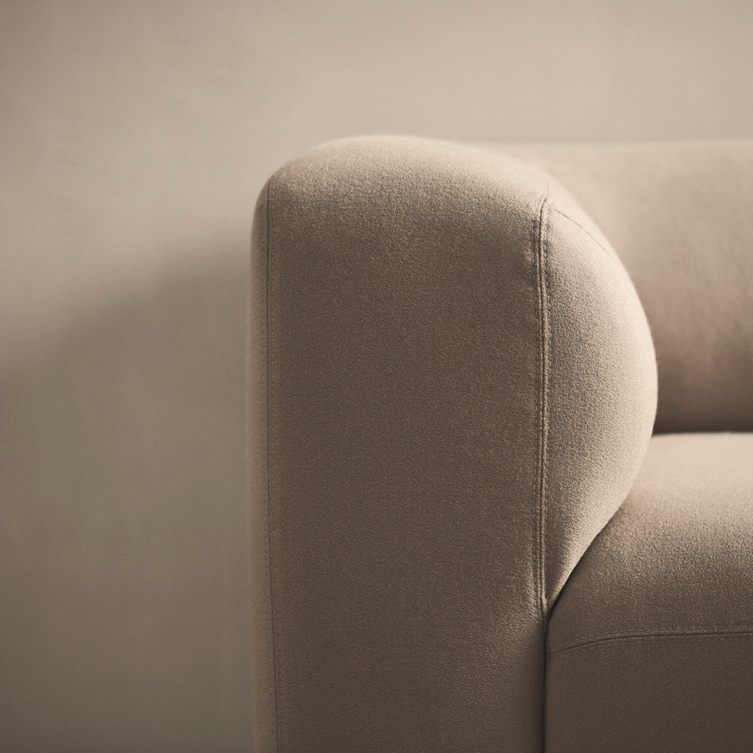 Modern 3-Seater Corner Sofa with Large Chaise Lounge - Perfect for Living Room, Lounge, and Family Room Comfort