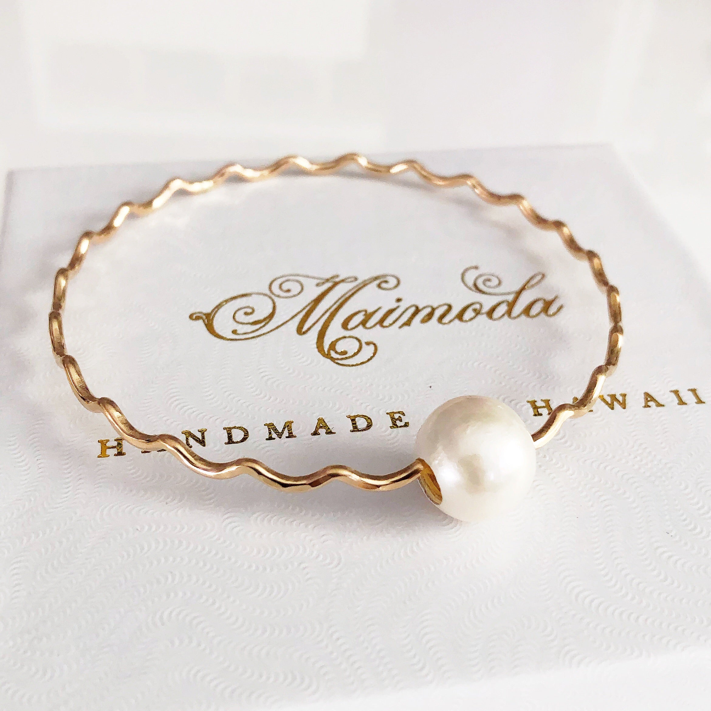 Elegant White Edison Pearl Bangle UNAHI (B429) - Perfect for Weddings, Parties & Special Occasions