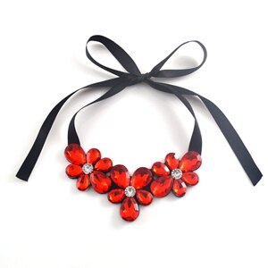 Stylish Women's Acrylic Flower Necklace - Elegant Floral Pendant for Casual & Party Wear - Perfect Gift for Her