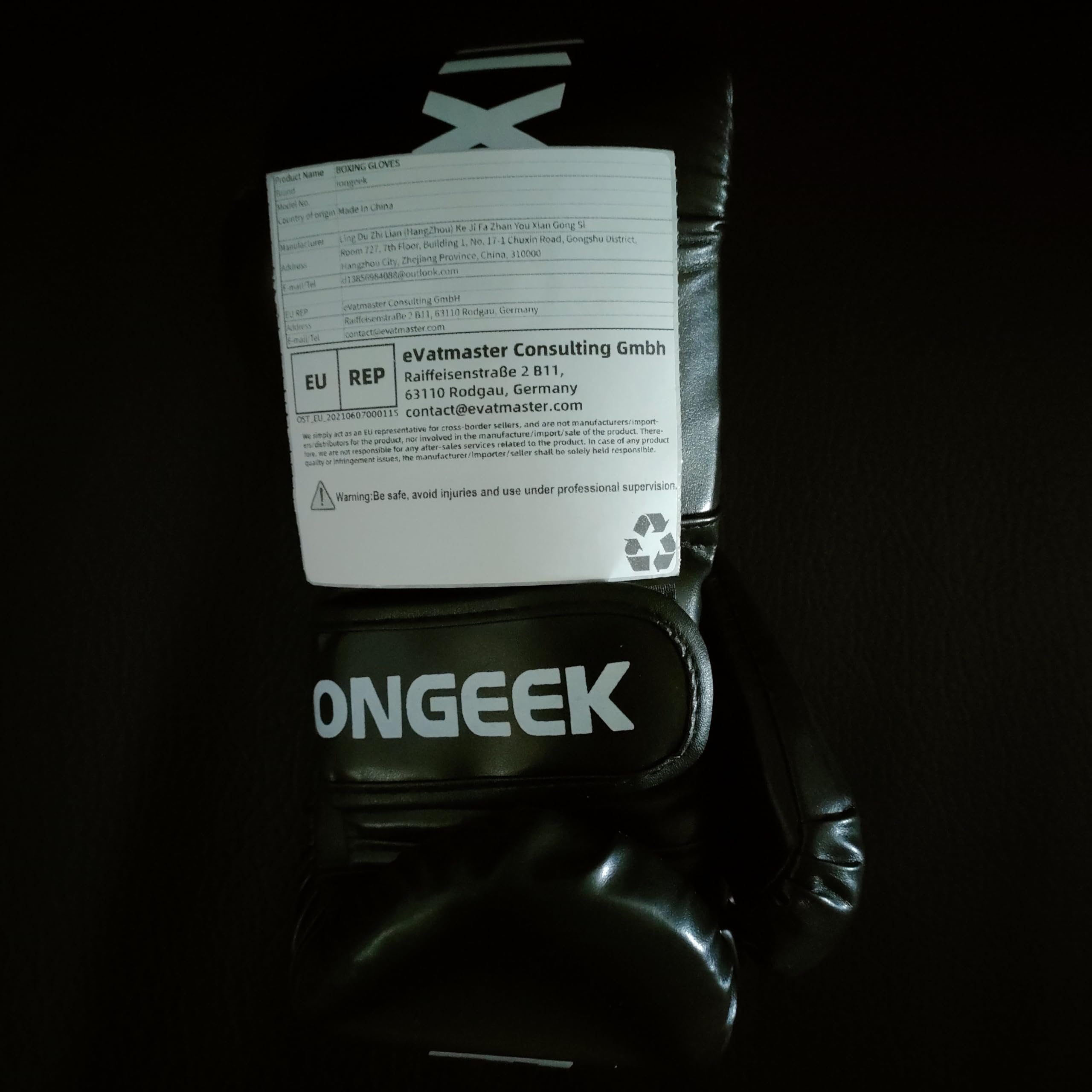 Longeek 4oz & 6oz Kids Boxing Gloves - Training, Bag & Fight Gloves for Children Ages 3-15 - Perfect for Boxing Classes, MMA Training & Home Workouts