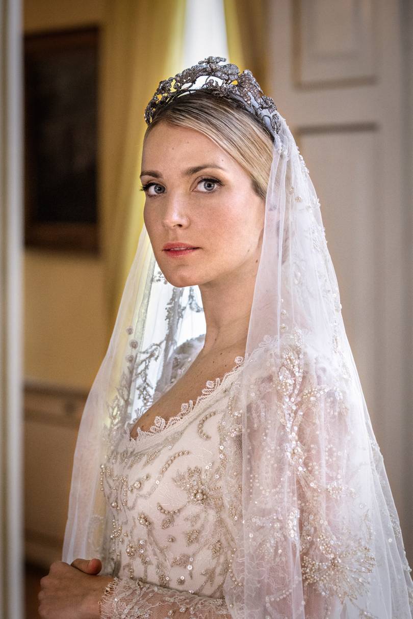 Elegant HANOVERIAN Floral Tiara Headpiece for Weddings, Prom, and Special Occasions - Perfect Bridal Crown for Women