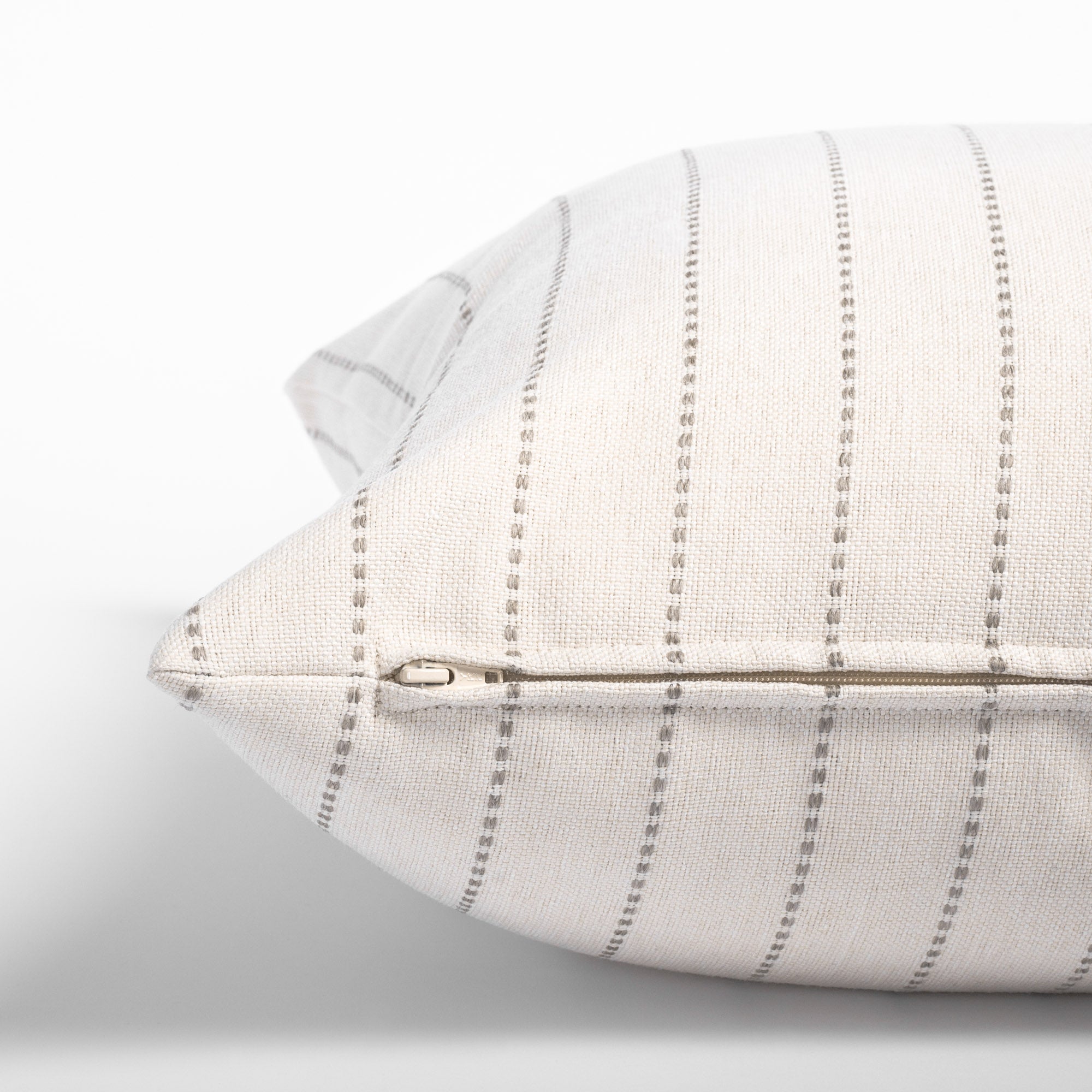 Fontana 20x20 Outdoor Pillow - Premium Linen Cover - Water Resistant & UV Protected - Perfect for Patio, Deck, Poolside & Garden Furniture