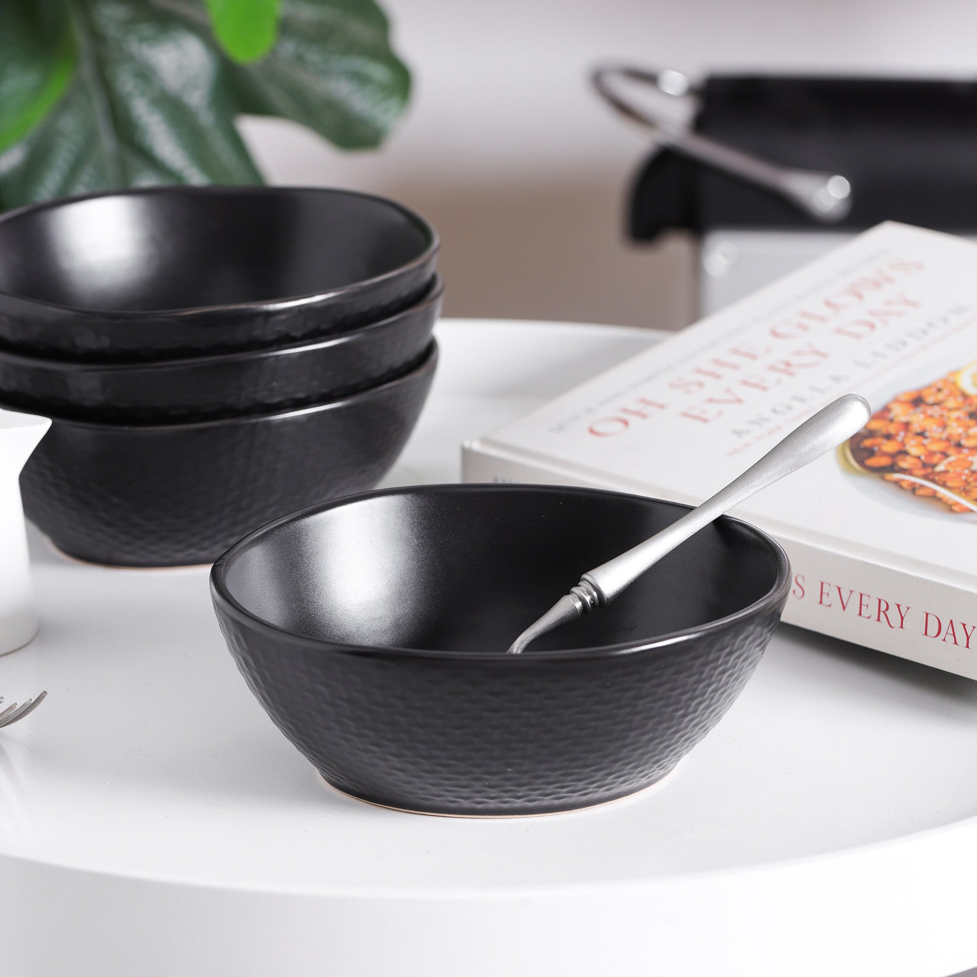 Premium Black Stoneware Bowl by Abigael – Durable Ceramic Serving Bowl for Soup, Salad & Pasta | Microwave & Dishwasher Safe | Elegant Dining & Kitchen Decor