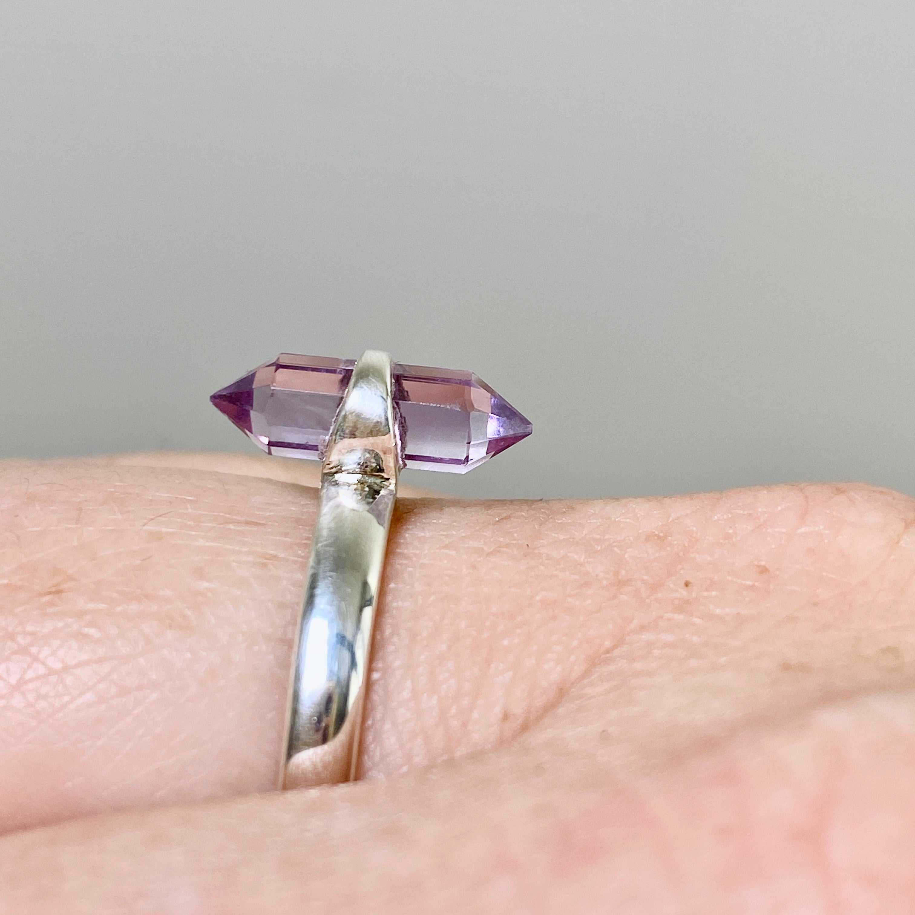 Natural Amethyst Double Point Ring - Healing Crystal Jewelry for Women - Perfect for Meditation, Energy Balancing & Spiritual Gifts