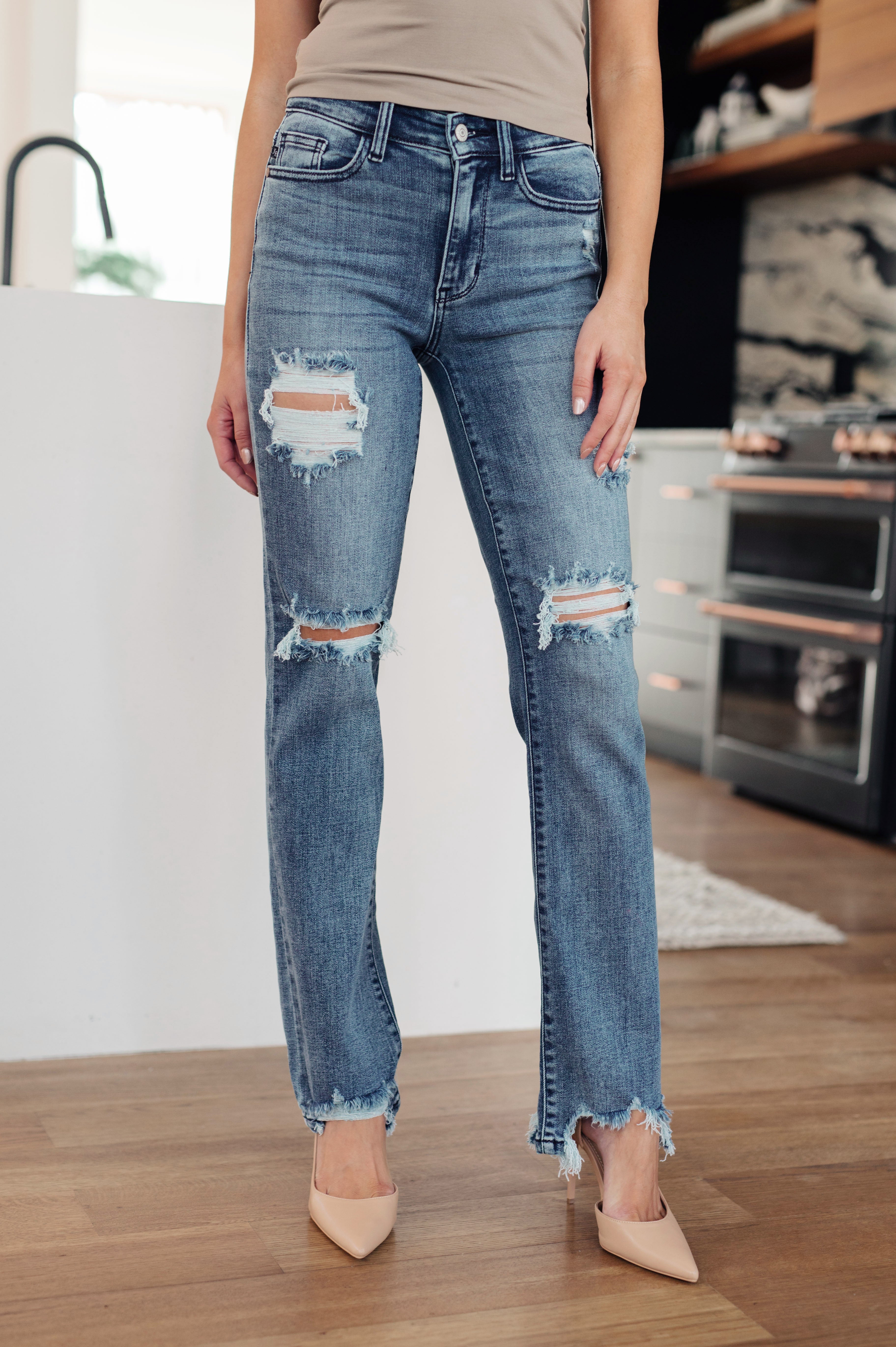 O'Hara Destroyed Straight Jeans for Women - Distressed Denim Pants with Ripped Details | Perfect for Casual Outfits, Street Style & Everyday Wear
