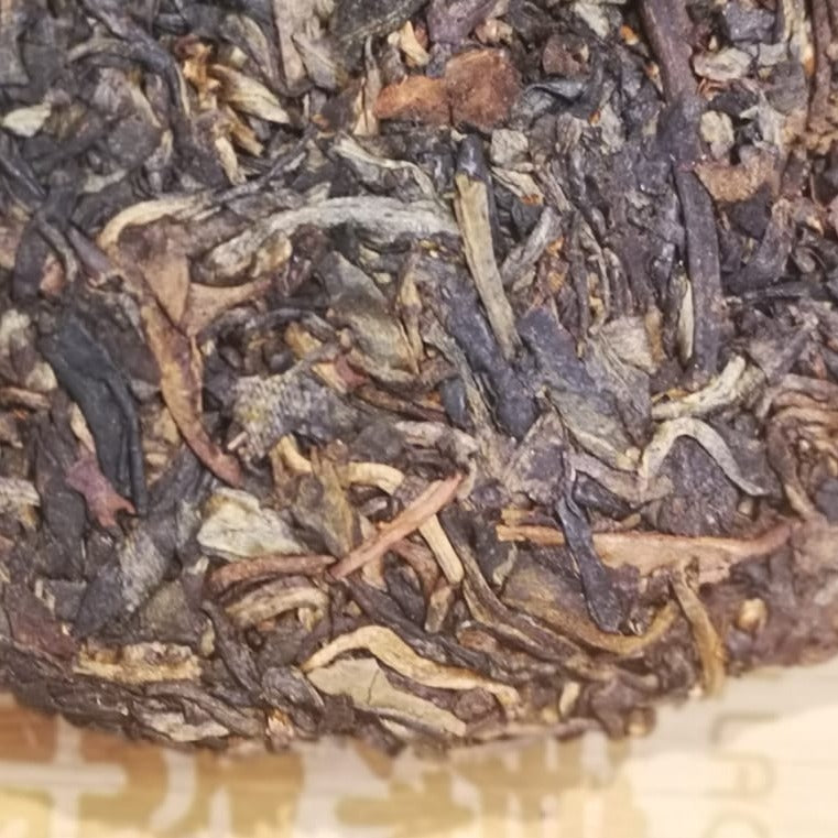 Premium Yiwu Sheng Pu'erh Tea Cake 200g - Ancient Tree Raw Pu-erh, Millennium Edition Tea King | Authentic Chinese Loose Leaf Tea for Gifting, Meditation & Daily Brewing