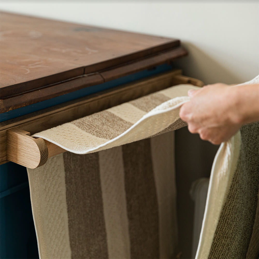 Premium Solid Oak Roller Towel Holder - Sturdy Wooden Kitchen Towel Rack for Bathroom & Kitchen - Perfect for Hand Towels, Dish Towels & Paper Towels (Home & Restaurant Use)