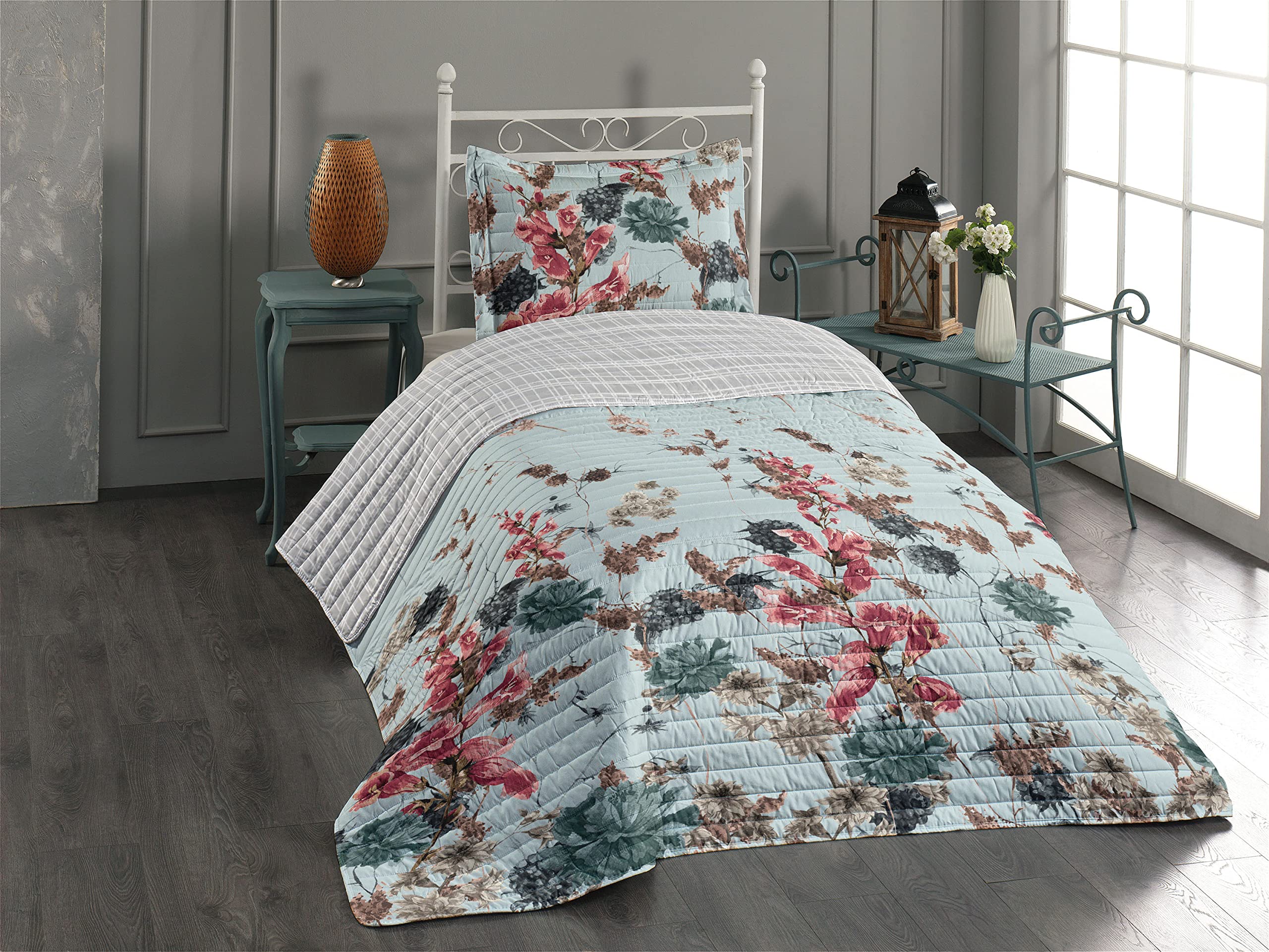 Ambesonne Vintage Floral Reversible Bedspread Set - Botanical Garden Design with Blossoms & Branches | Microfiber Comforter & Pillow Shams | Twin Size in Pale Blue Coral | Perfect for Boho Bedroom Decor, Guest Room Makeover & Cozy Cottage Style