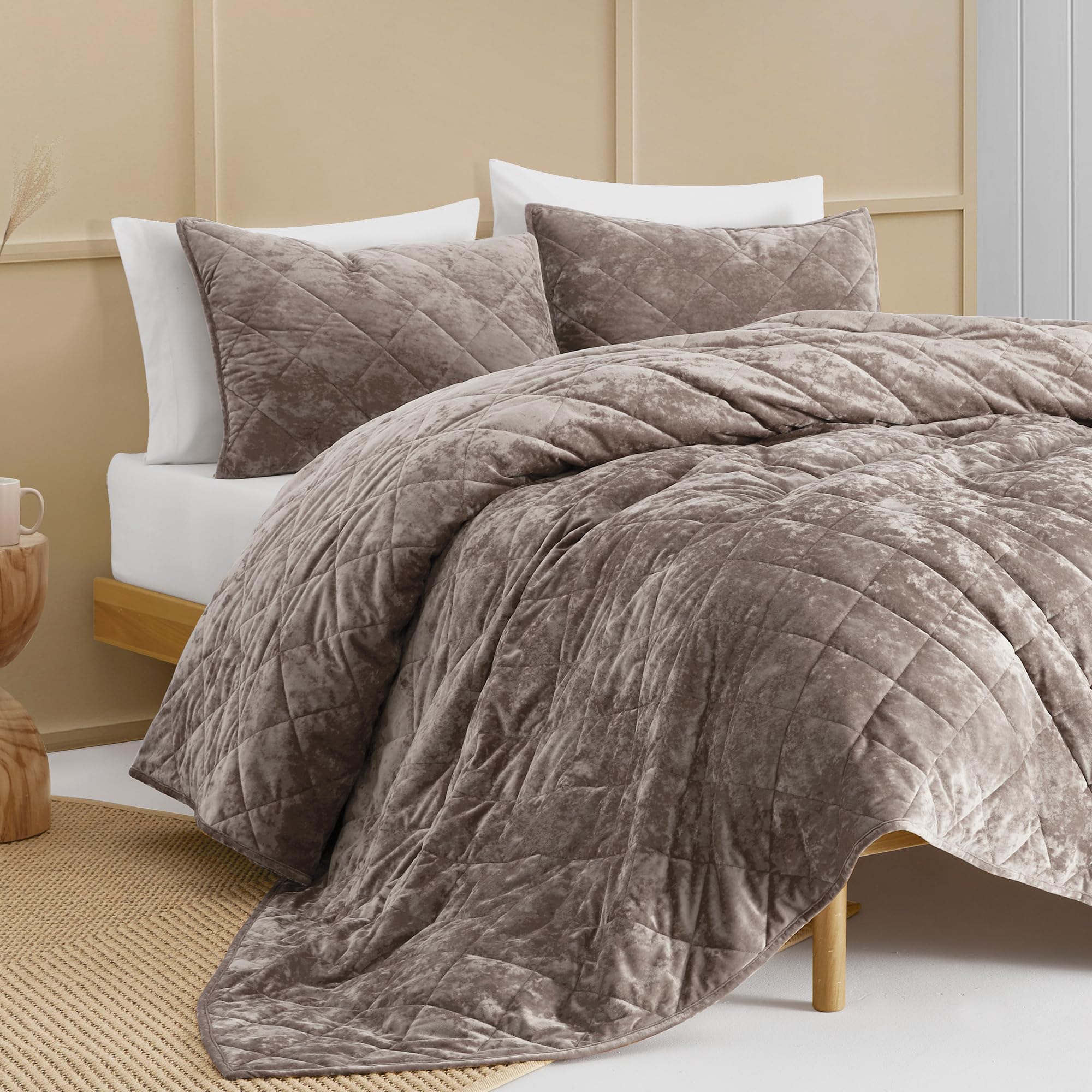 Luxury Velvet Quilt Set King Size - Ultra Soft Lightweight Summer Velvet Comforter Bedding Set with 2 Shams, Diamond Pattern Oversized Bedspread Coverlet for All Seasons (Light Brown, King) - Perfect for Master Bedroom, Guest Room & Cozy Home Decor