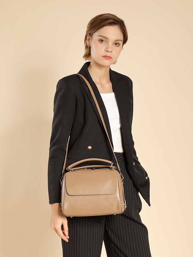 Stylish and Versatile Women's Handbag - Fashionable Crossbody Purse for Work, Travel, and Everyday Use