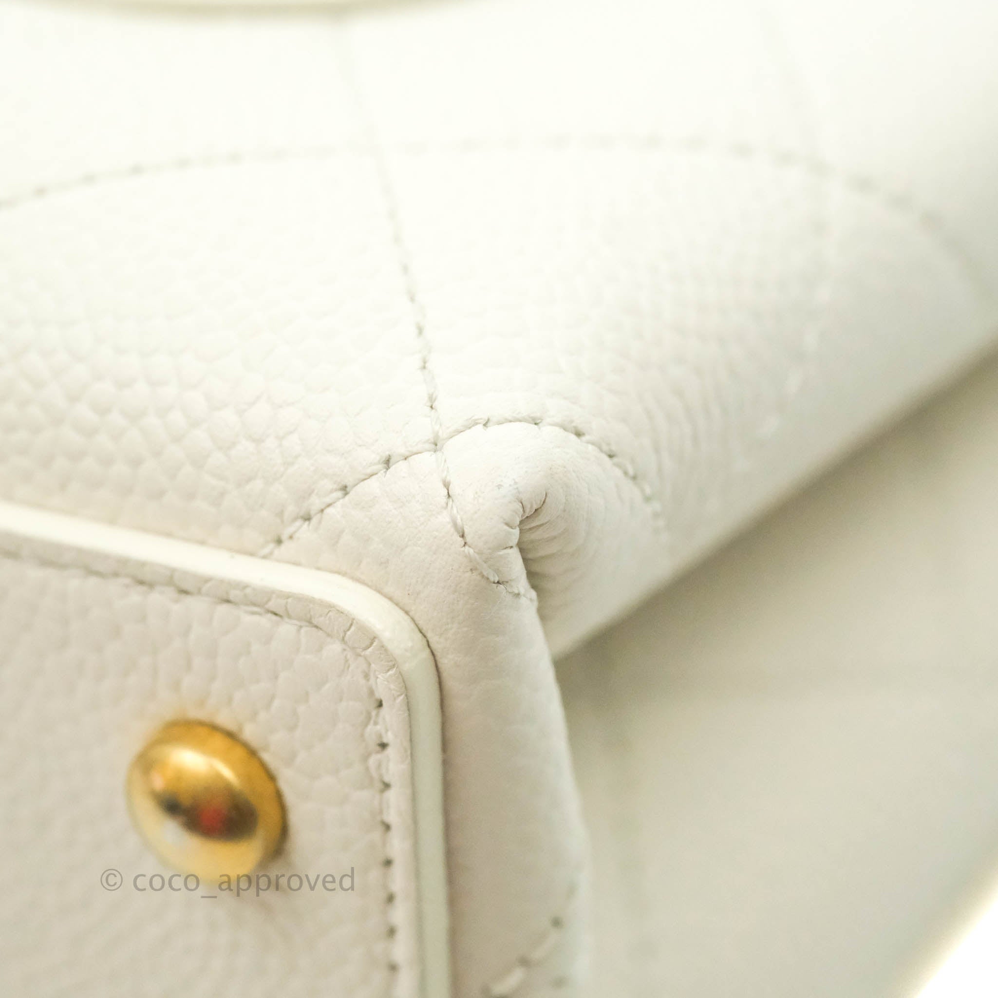 Chanel Chic Affinity Small Grained Calfskin Crossbody Bag in Ivory with Gold Hardware - Perfect for Everyday Luxury & Special Occasions