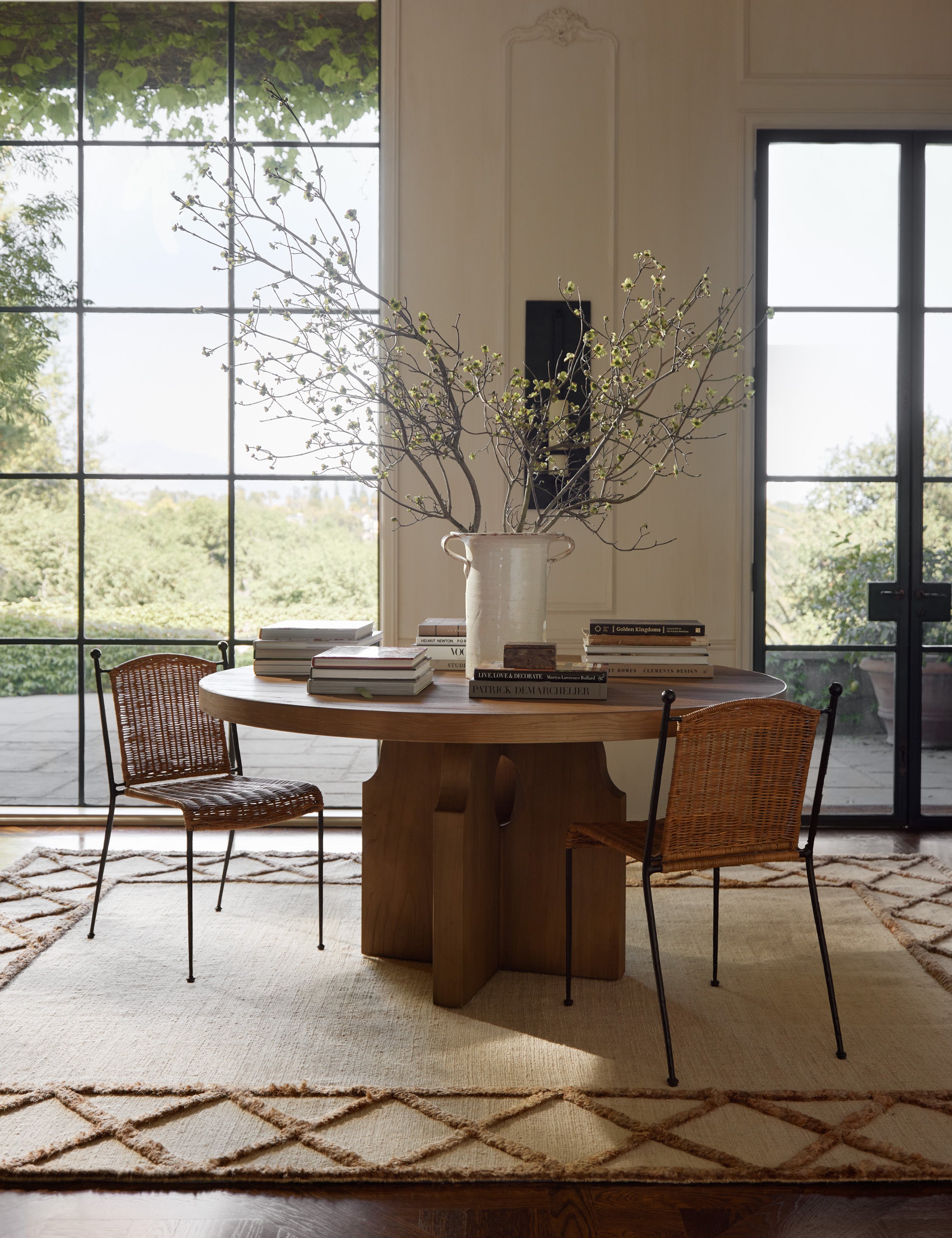 Stylish Bonnet Indoor & Outdoor Dining Chair - Weather-Resistant & Comfortable for Patio, Garden, and Restaurant Use