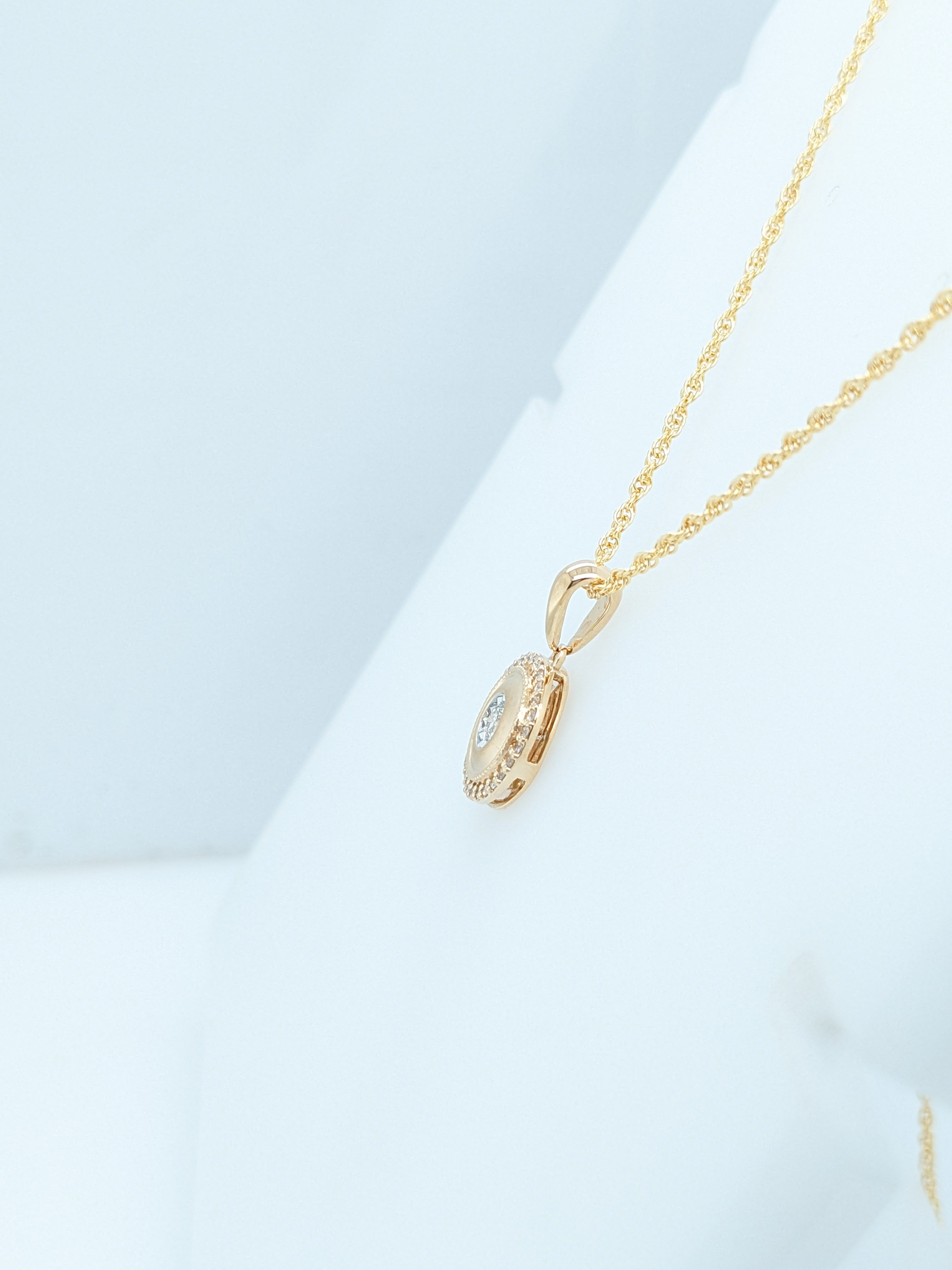 Elegant Circle Pendant Necklace for Women - Minimalist Gold & Silver Jewelry Gift - Perfect for Everyday Wear, Date Night & Special Occasions