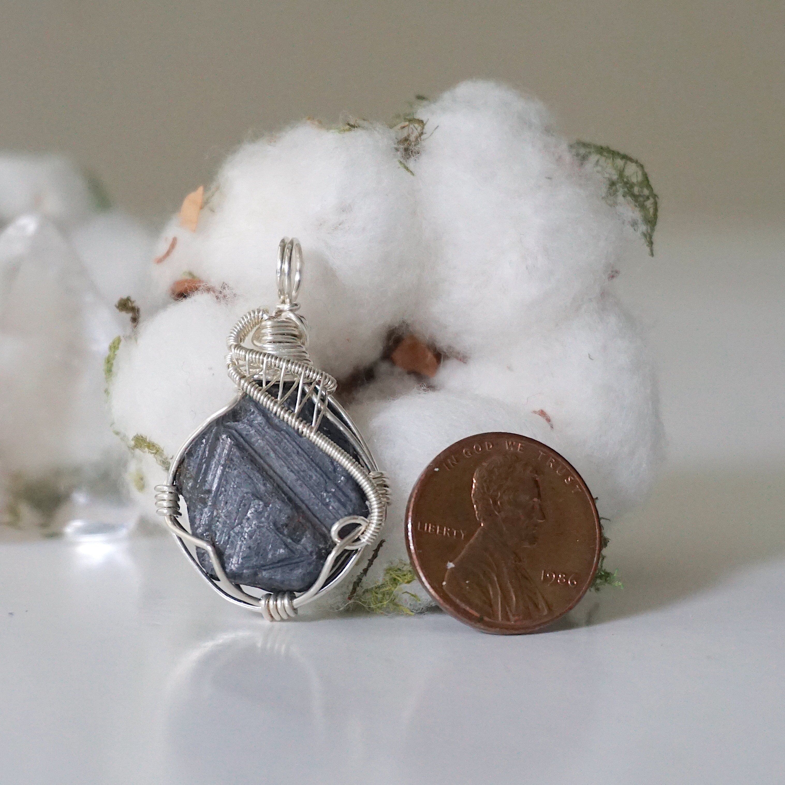 Natural Raw Sapphire Sterling Silver Pendant Necklace for Women - Elegant Healing Crystal Jewelry for Meditation, Yoga & Spiritual Gifts