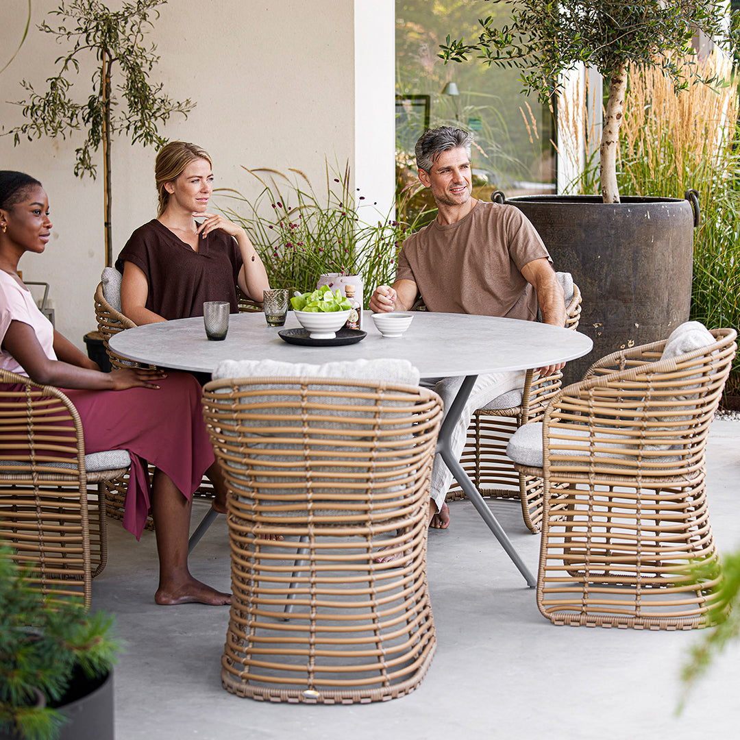 Joy Outdoor Dining Table Round - Durable Patio Furniture for Garden, Deck, and Backyard - Perfect for Outdoor Entertaining & Relaxation