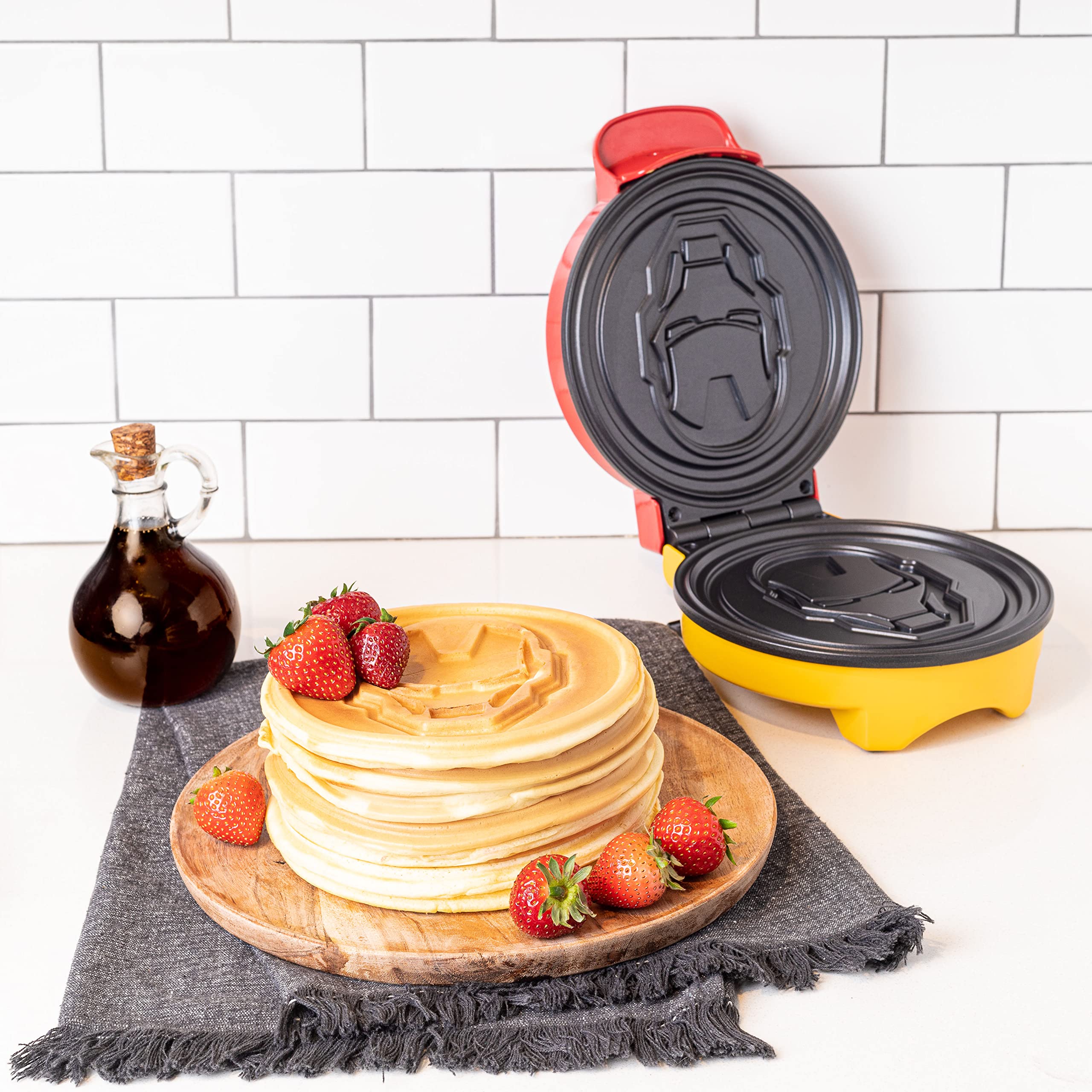 Uncanny Brands Marvel Iron Man Waffle Maker - Create Shellhead's Helmet Shaped Waffles - Perfect for Superhero Breakfasts, Kids Parties & Marvel Fan Gifts