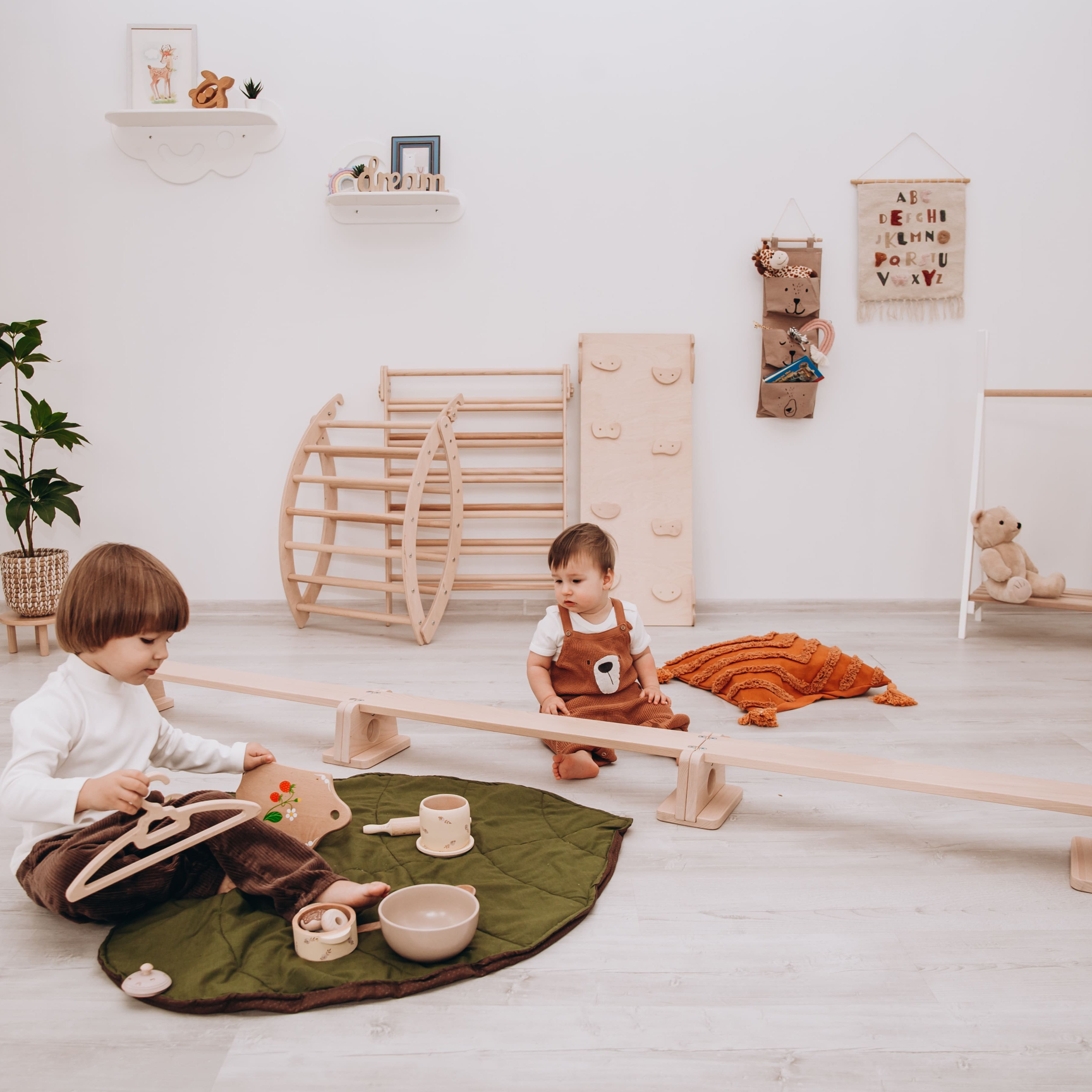 Kids Balance Beam - Non-Slip Gymnastics Training Equipment for Toddlers & Children - Perfect for Indoor/Outdoor Play, Yoga, and Motor Skill Development