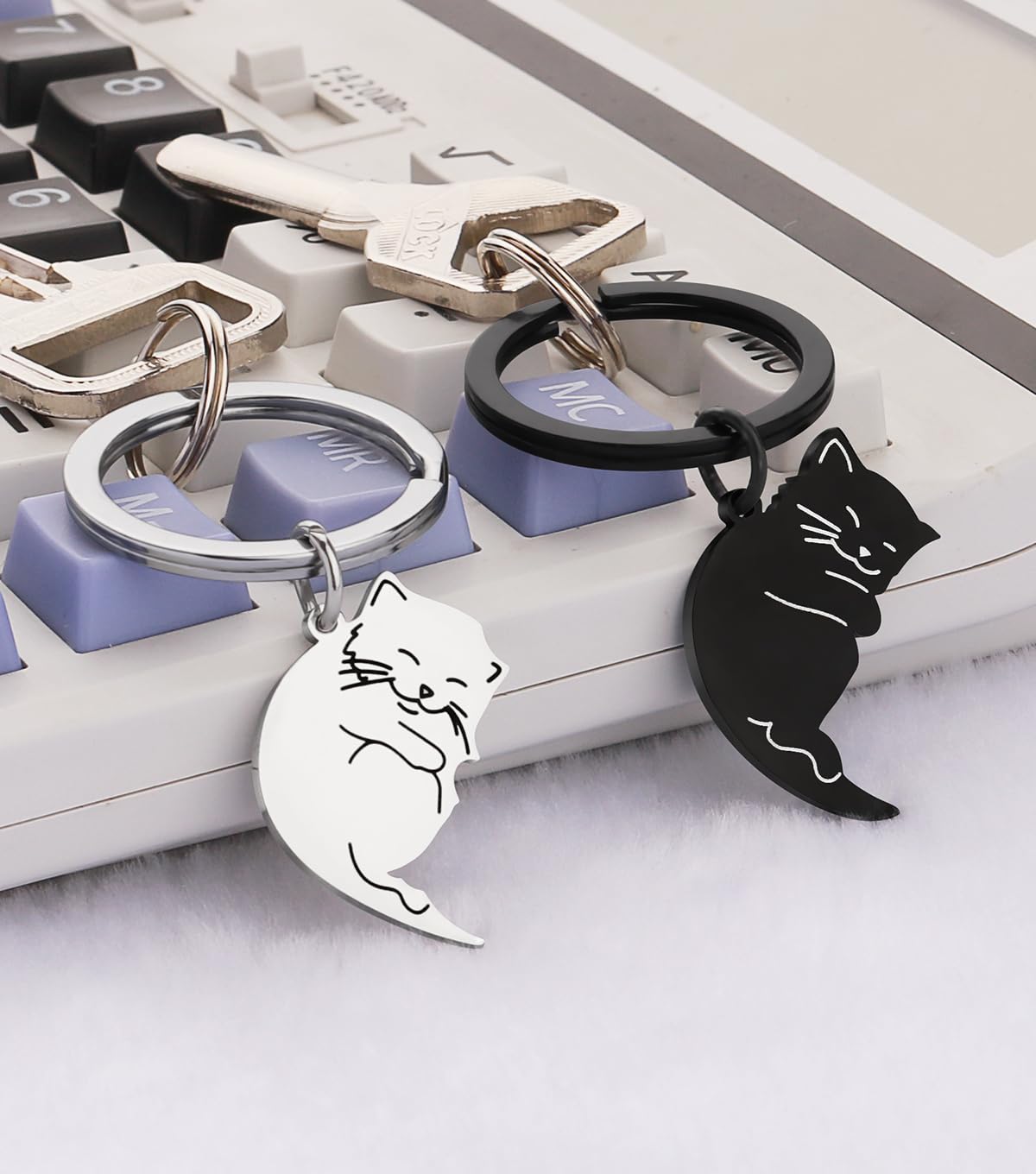 Matching Couple Keychain Set - Cute Cat Keyrings for Boyfriend & Girlfriend, Valentine's Day Gifts for Him & Her - Perfect for Anniversaries, Birthdays & Romantic Occasions