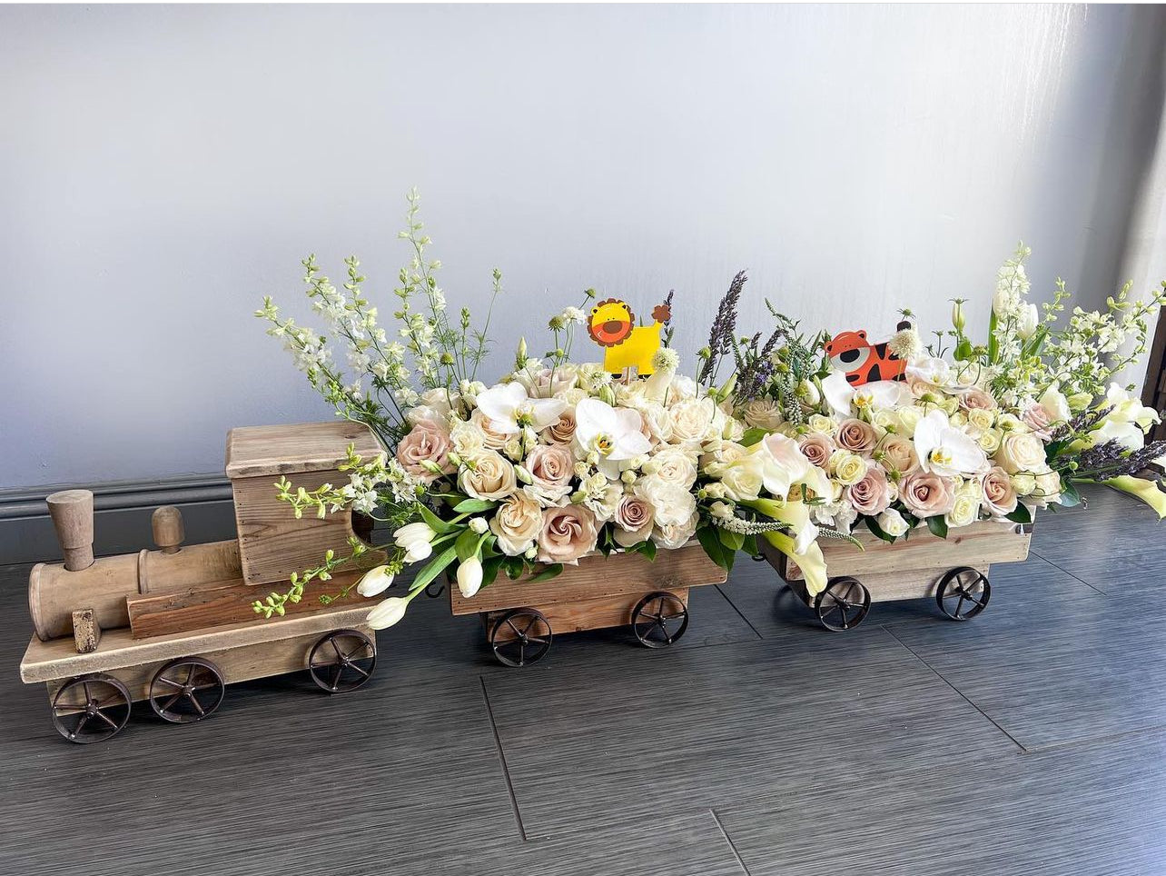 Wooden Train Set for Kids - Durable Wooden Toy Train with Tracks & Accessories - Perfect for Pretend Play, Birthday Gifts & Early Learning Development
