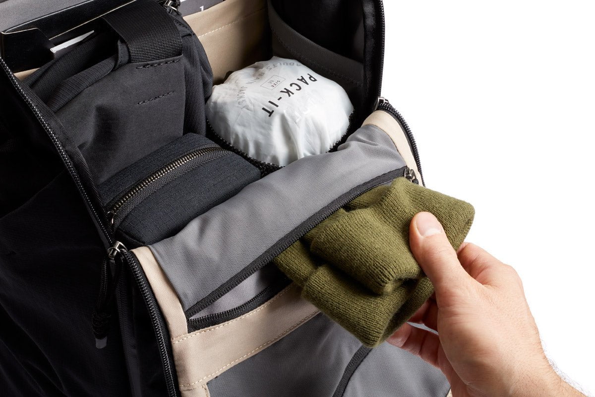 Bellroy Venture Ready Pack 26L - Waterproof Hiking Backpack for Men & Women, Lightweight Travel Daypack with Laptop Sleeve - Perfect for Outdoor Adventures, Commuting & Business Travel