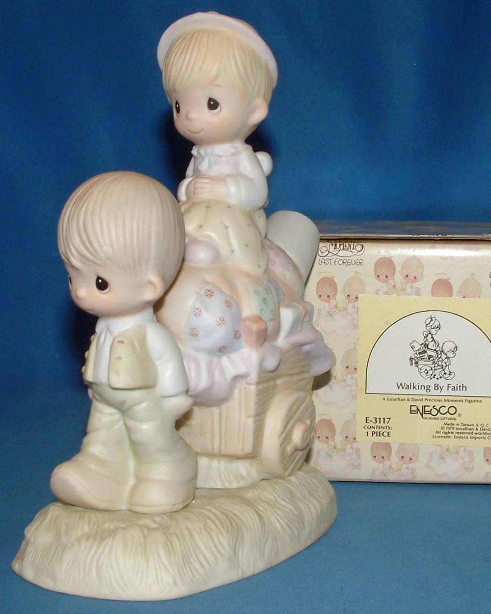 Precious Moments Walking By Faith Figurine - Inspirational Christian Home Decor Gift for Baptism, Wedding & Holidays - Perfect for Shelves, Desks & Gift Displays