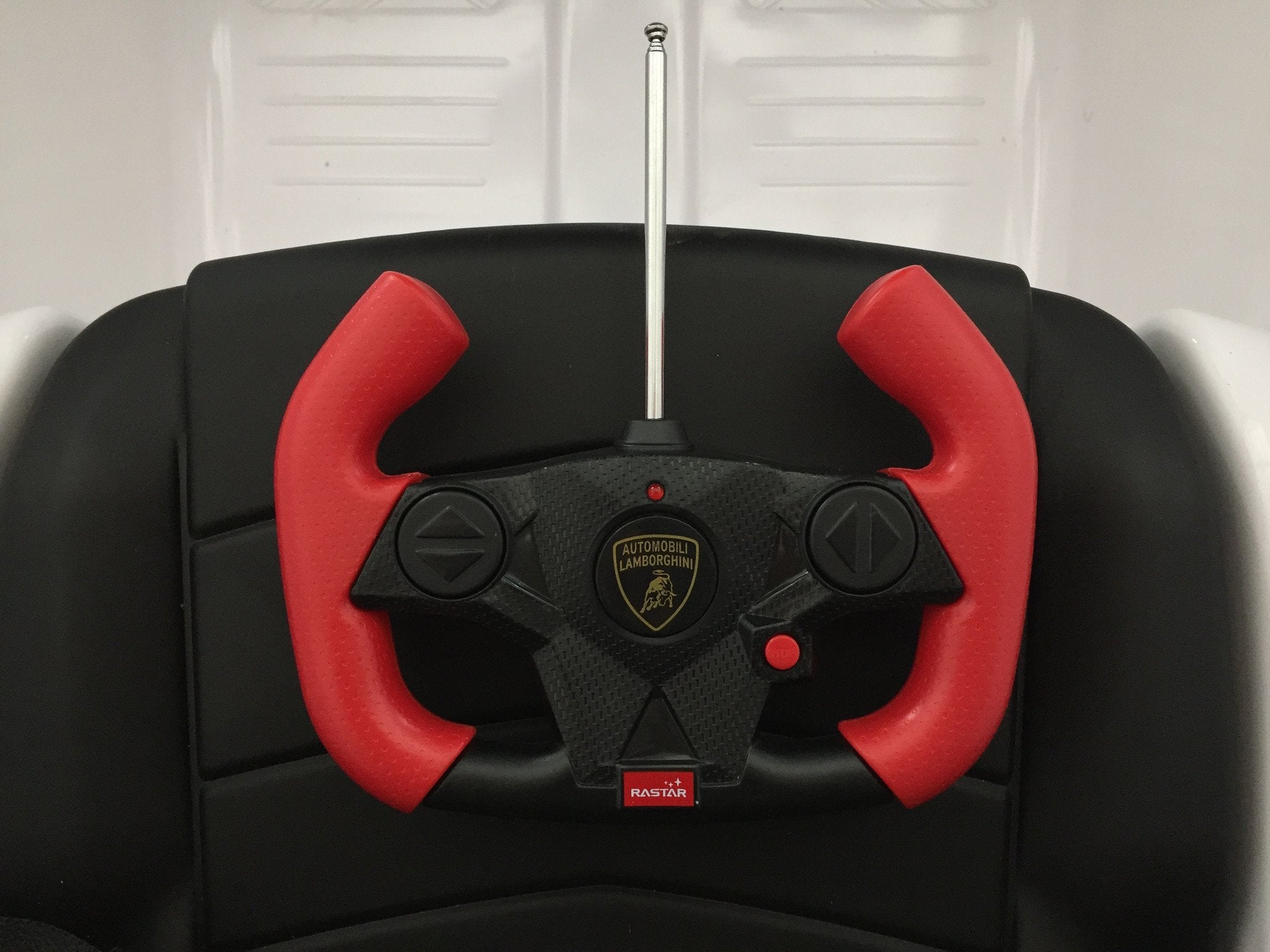 Lamborghini Aventador LP700-4 6V Electric Ride-On Toy Car for Kids - White | Remote Control Battery-Powered Sports Car for Boys & Girls | Indoor & Outdoor Play, Birthday Gift, Christmas Present