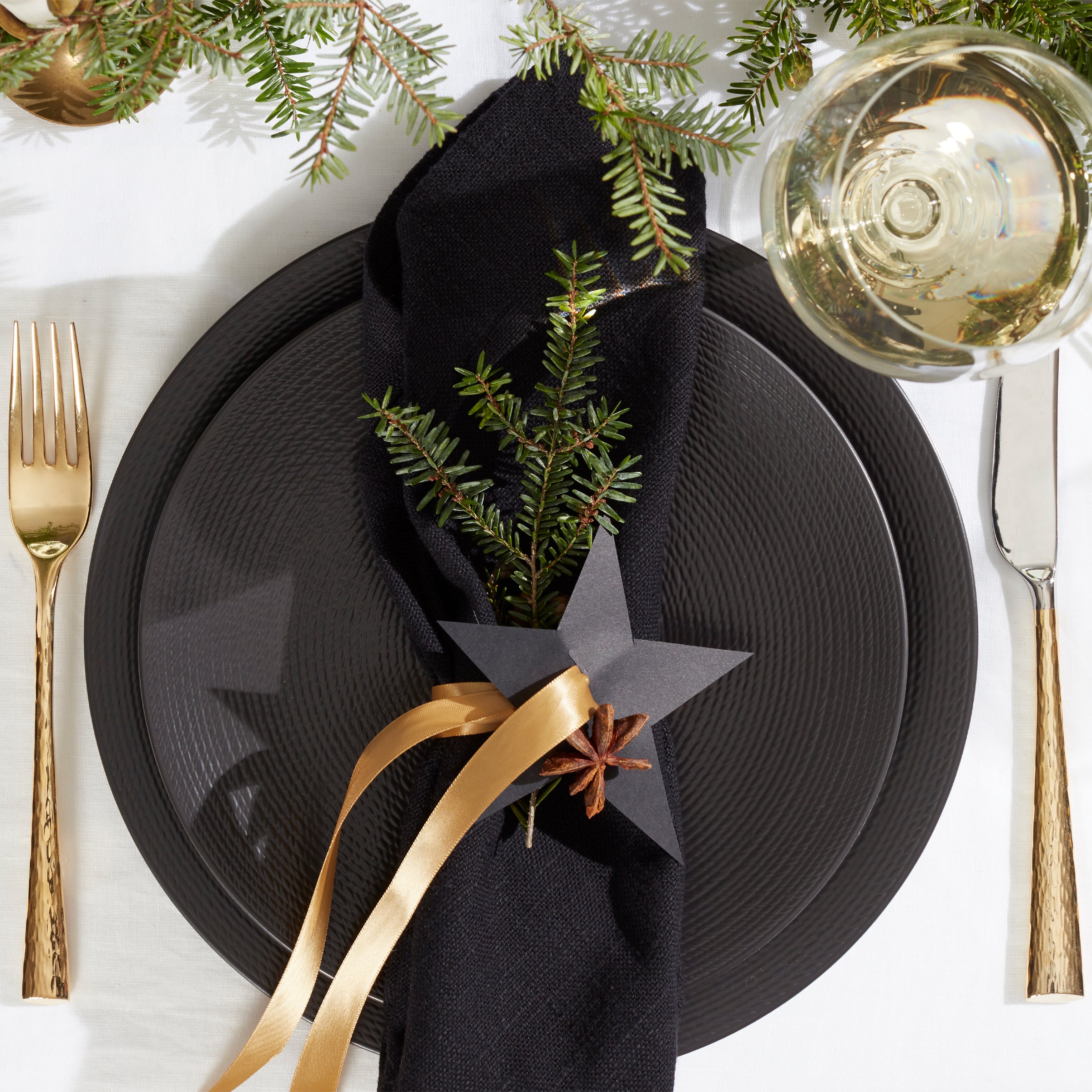 LX Collective Black Dinner Plates Set of 4 - Elegant 10.5