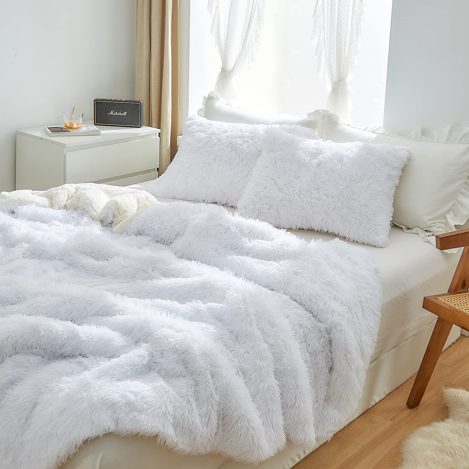 Luxury Faux Fur Shaggy Comforter Set King Size - Ultra Soft Reversible Sherpa & Plush White Bedding (1 Comforter + 2 Pillowcases) for Winter Warmth - Perfect for Cozy Bedrooms, Guest Rooms & Cold Weather Comfort