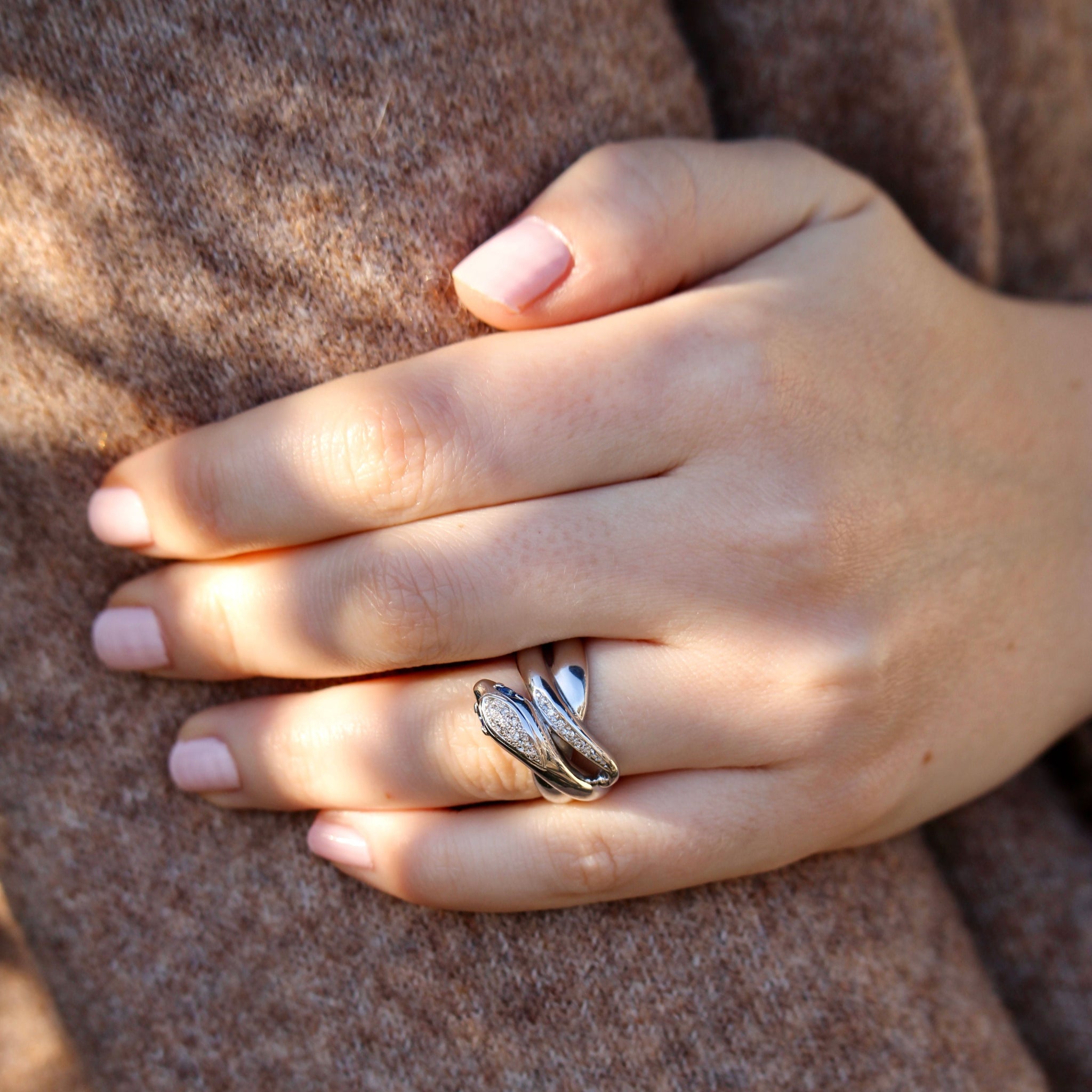 Vintage Diamond & Sapphire 18K White Gold Snake Ring - Elegant Jewelry for Women, Unique Handmade Statement Piece - Perfect for Weddings, Anniversaries & Special Occasions