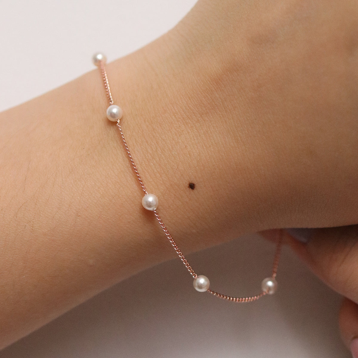 5-Pearl Beaded Bracelet for Women - Elegant Pearl Jewelry Gift for Birthday, Wedding & Special Occasions
