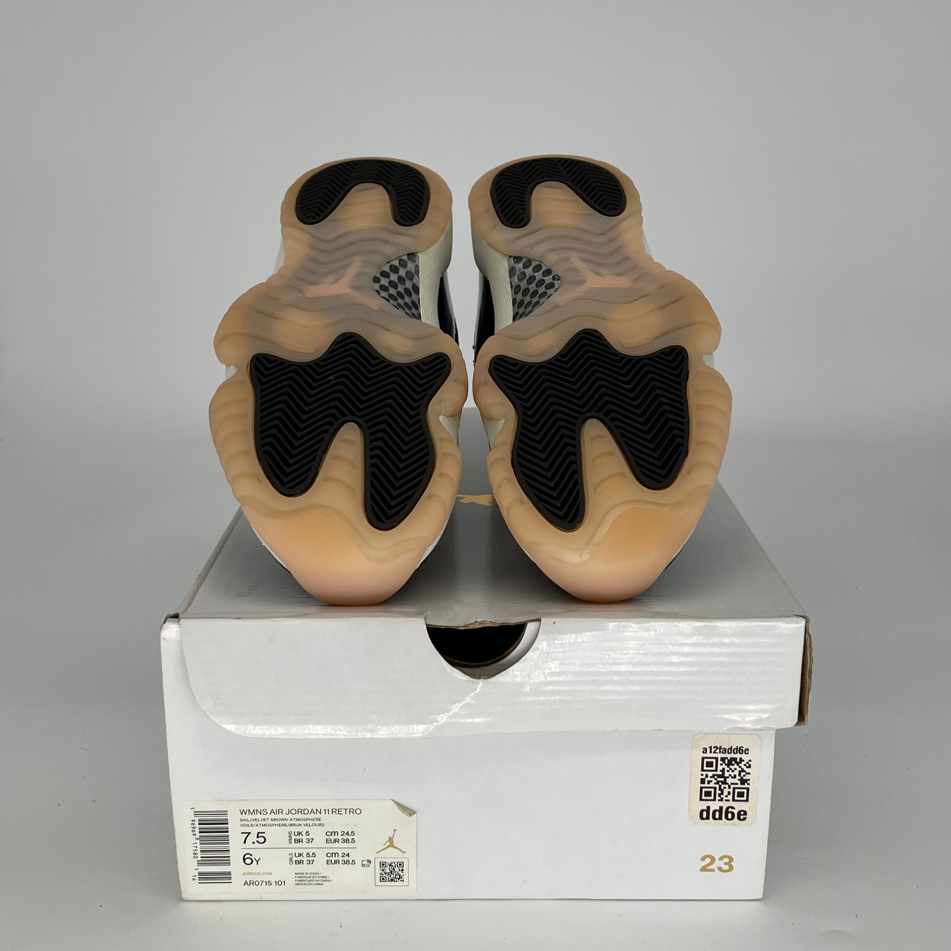 Original Air Jordan 11 Retro 'Neapolitan' Women's Size 6/7.5W (AR0715-101) - Basketball Shoes for Women, Casual Streetwear Sneakers for Running & Gym Workouts