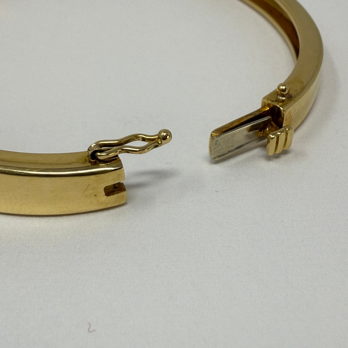 Luxury Montreaux 18K Gold Diamond Bracelet for Women - Elegant Gift for Anniversary, Wedding & Special Occasions