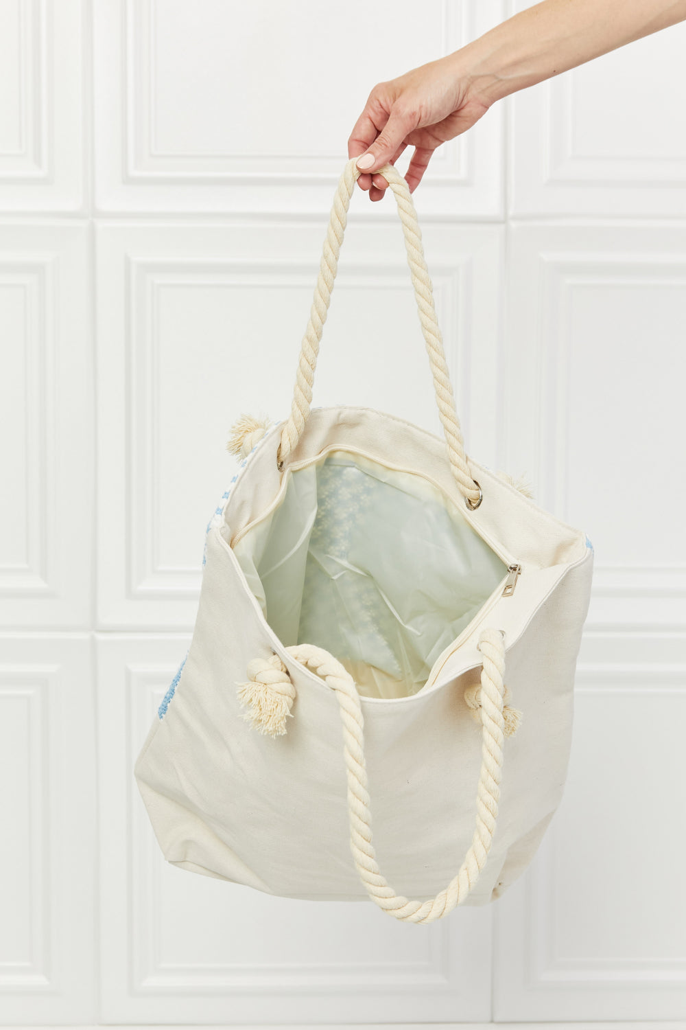 Justin Taylor Picnic Date Tassel Tote Bag - Stylish Woven Straw Beach Bag for Women, Perfect for Summer Outings, Brunch Dates & Vacation Essentials