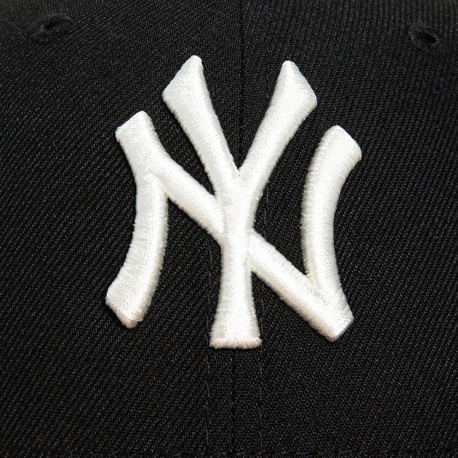 New Era 59Fifty Suede Visor New York Yankees 1996 World Series Patch Hat - Black & Tan - Official MLB Baseball Cap for Men & Women - Perfect for Games, Collecting & Streetwear Fashion