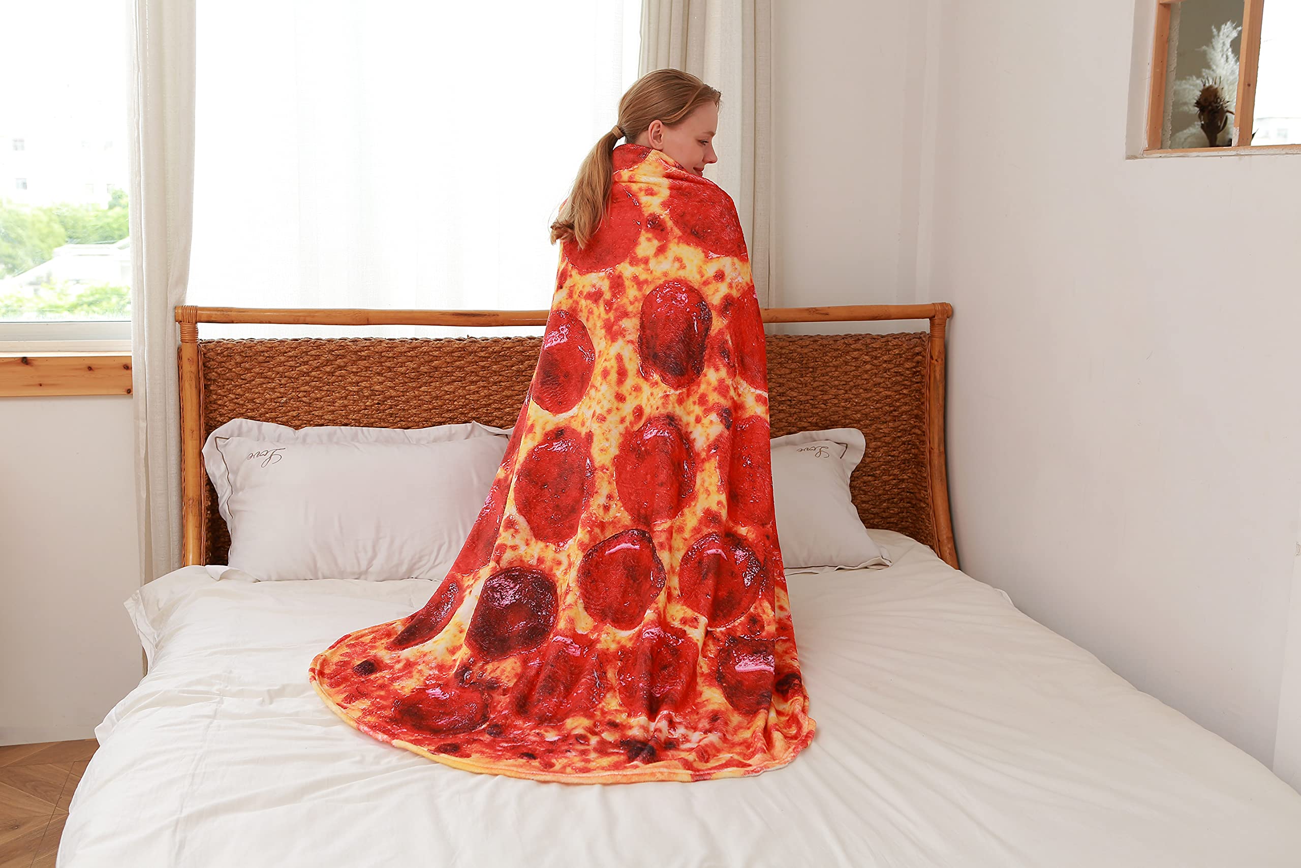 Funny Pizza Blanket for Adults & Kids - Cozy Pepperoni Pizza Throw Blanket - Perfect for Movie Nights, Gifts & Pizza Lovers