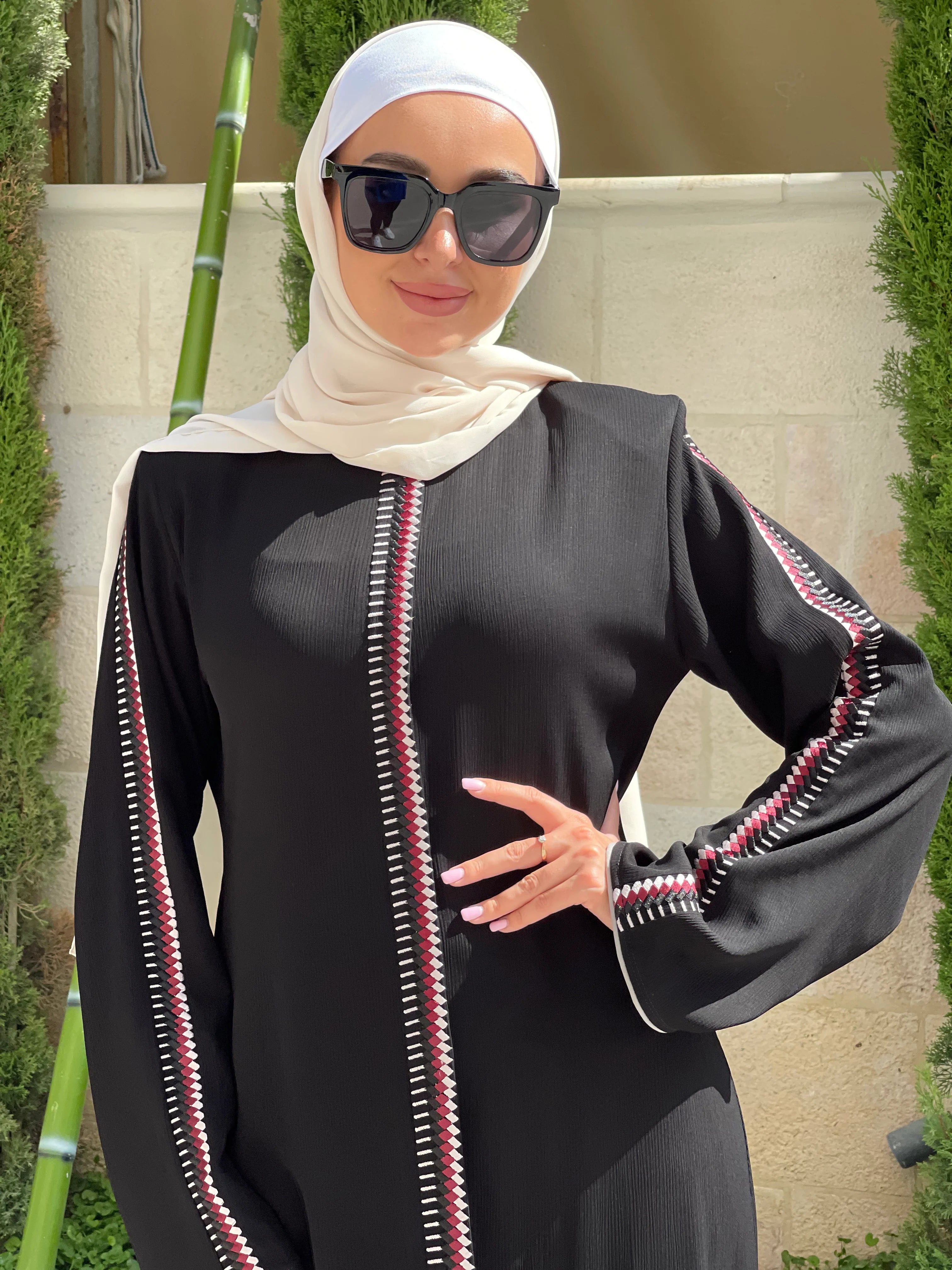 Elegant Embroidered Abaya with Front Zipper Closure - Perfect for Modest Fashion, Prayer, and Special Occasions