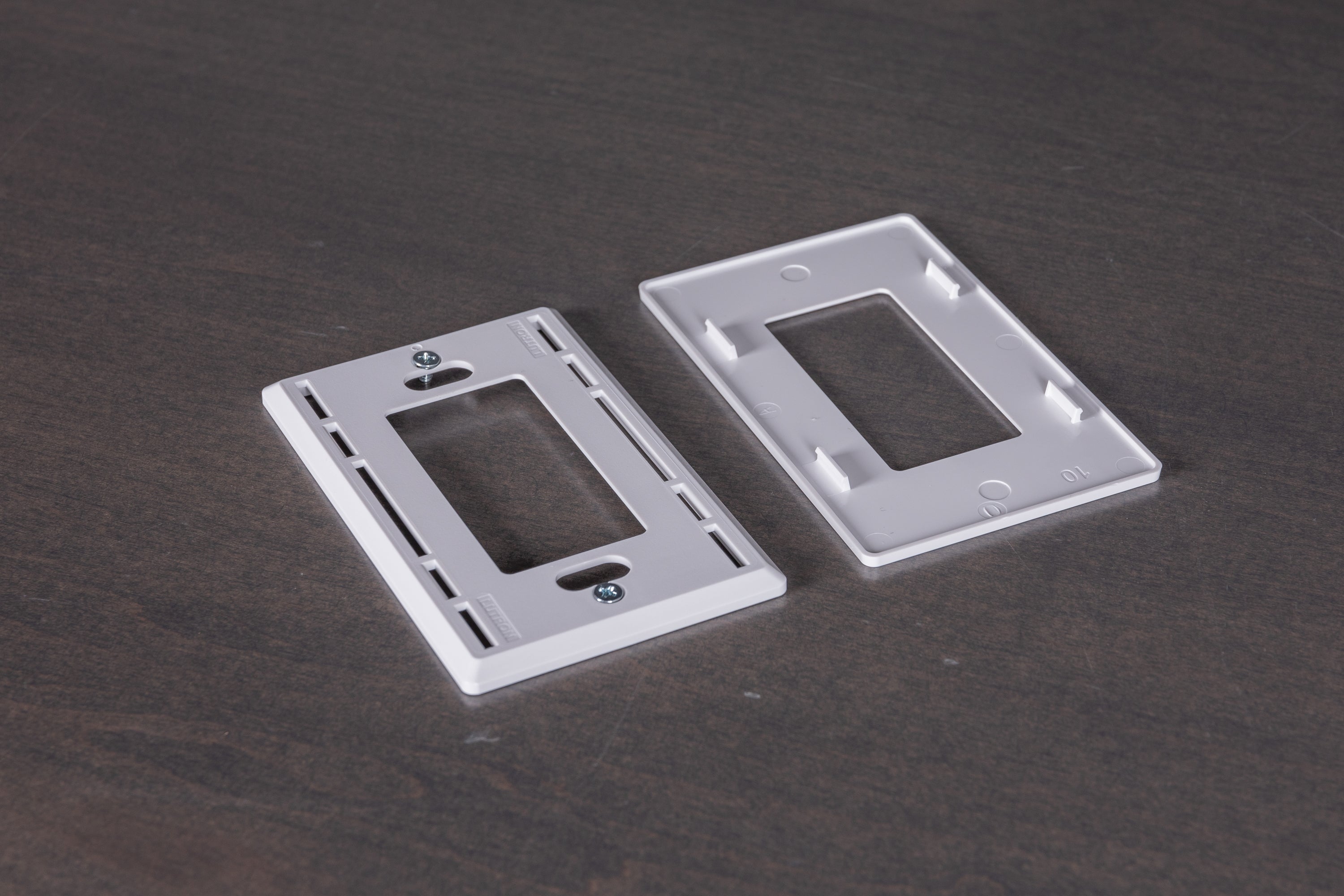 Lutron Claro Wall Plate - Standard Size, Screwless Design, Smooth Finish - Perfect for Home, Office & Commercial Electrical Outlet Covers