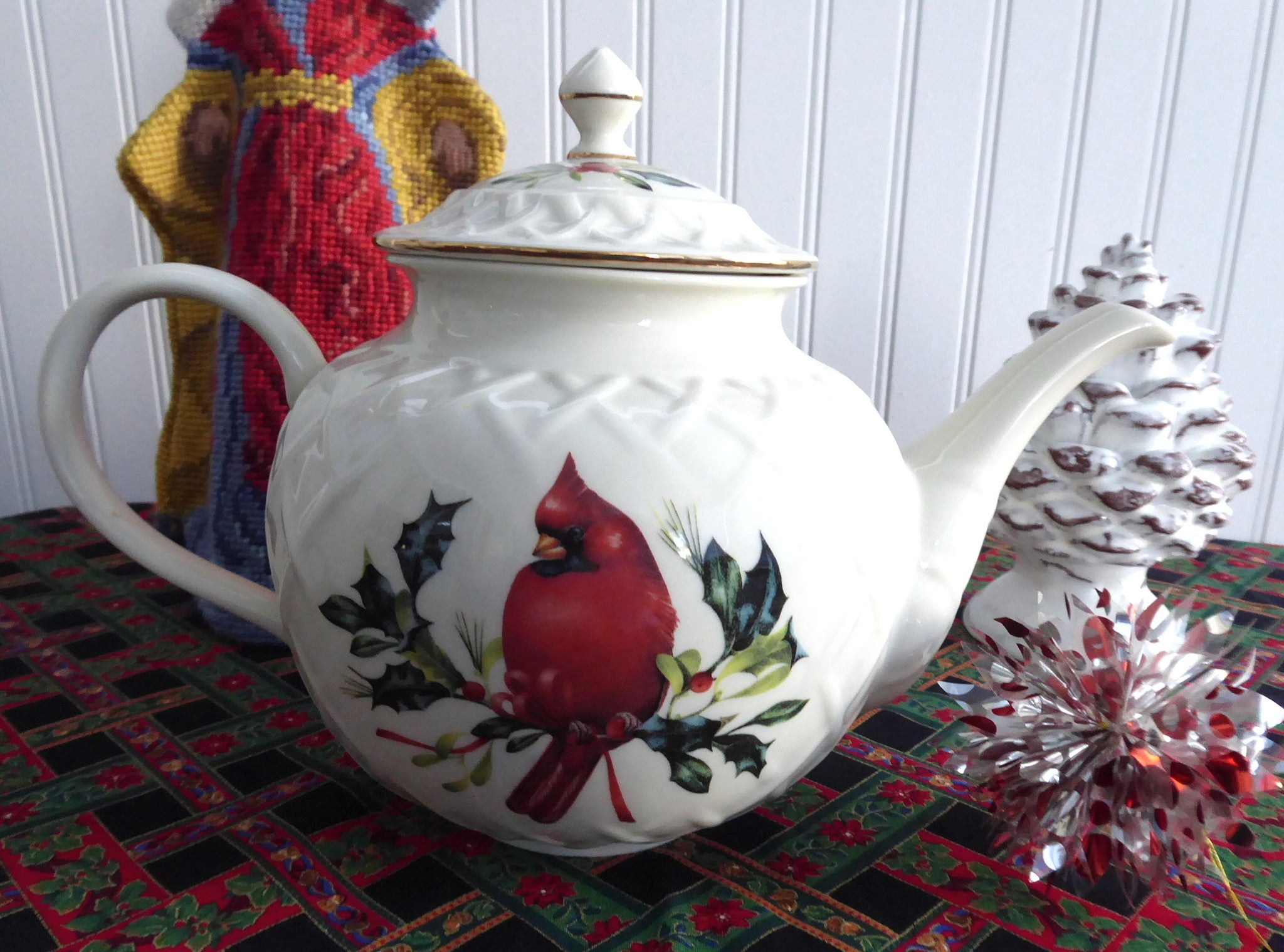 Lenox Winter Greetings Large Teapot with American Red Cardinal & Holly Design - Perfect for Christmas Tea Parties & Holiday Home Decor