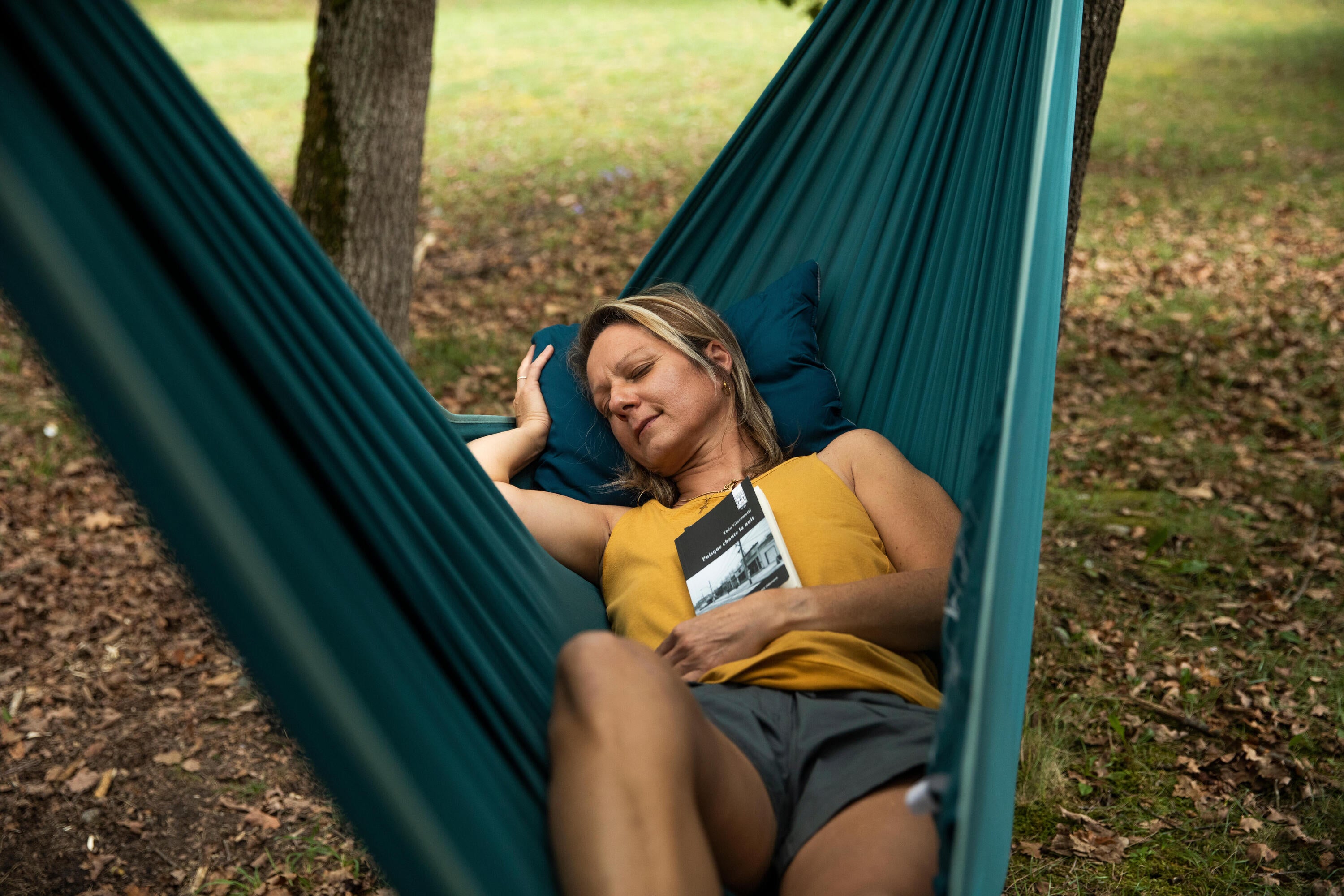 Quechua 2-Person Hammock - Comfortable & Spacious 350 x 175 cm - Perfect for Camping, Backyard & Beach Relaxation