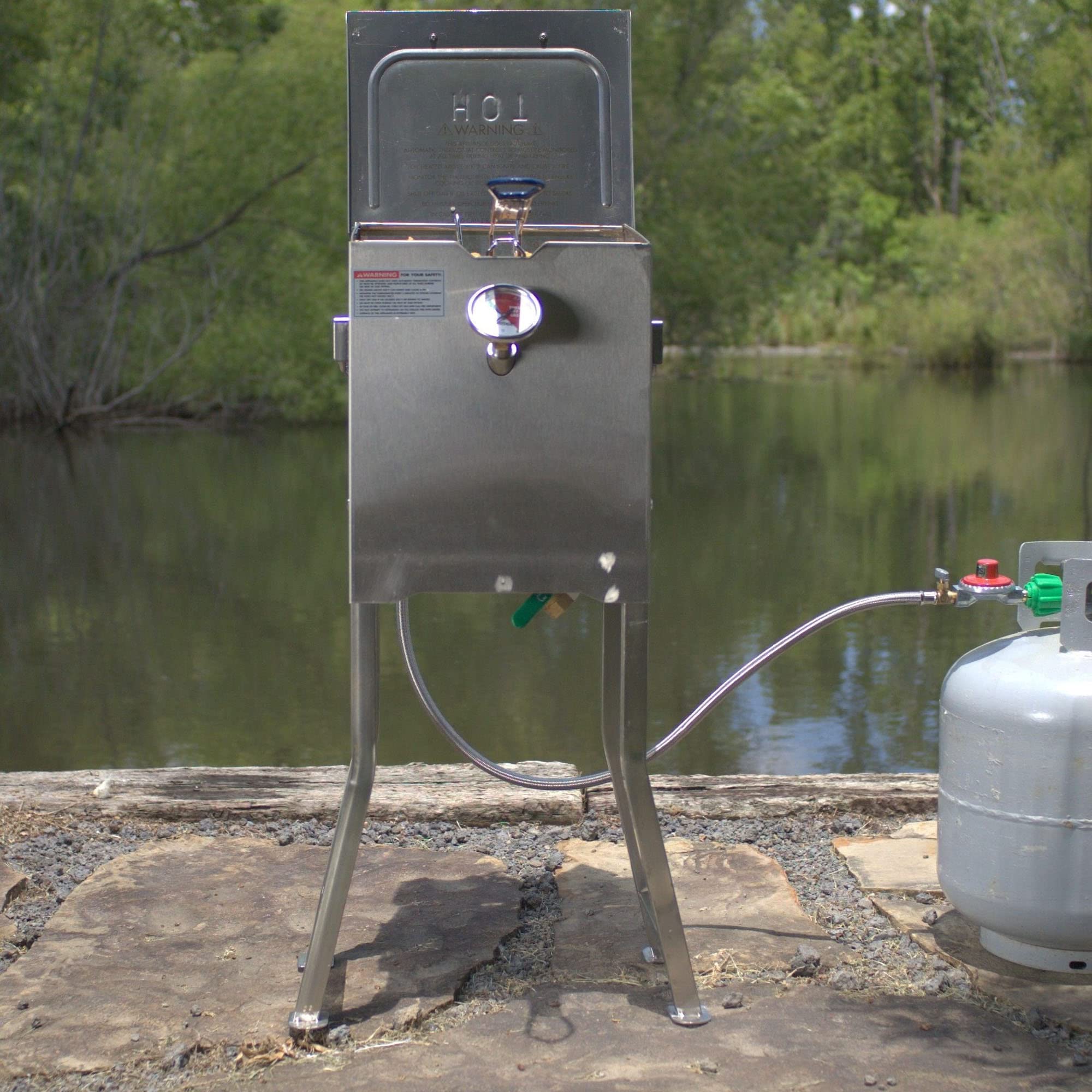 Bayou Classic 700-725 2.5-Gallon Stainless Steel Outdoor Fryer Kit with Basket, Thermometer & LPG Hose - Perfect for Backyard Cooking, Seafood Boils & Turkey Frying