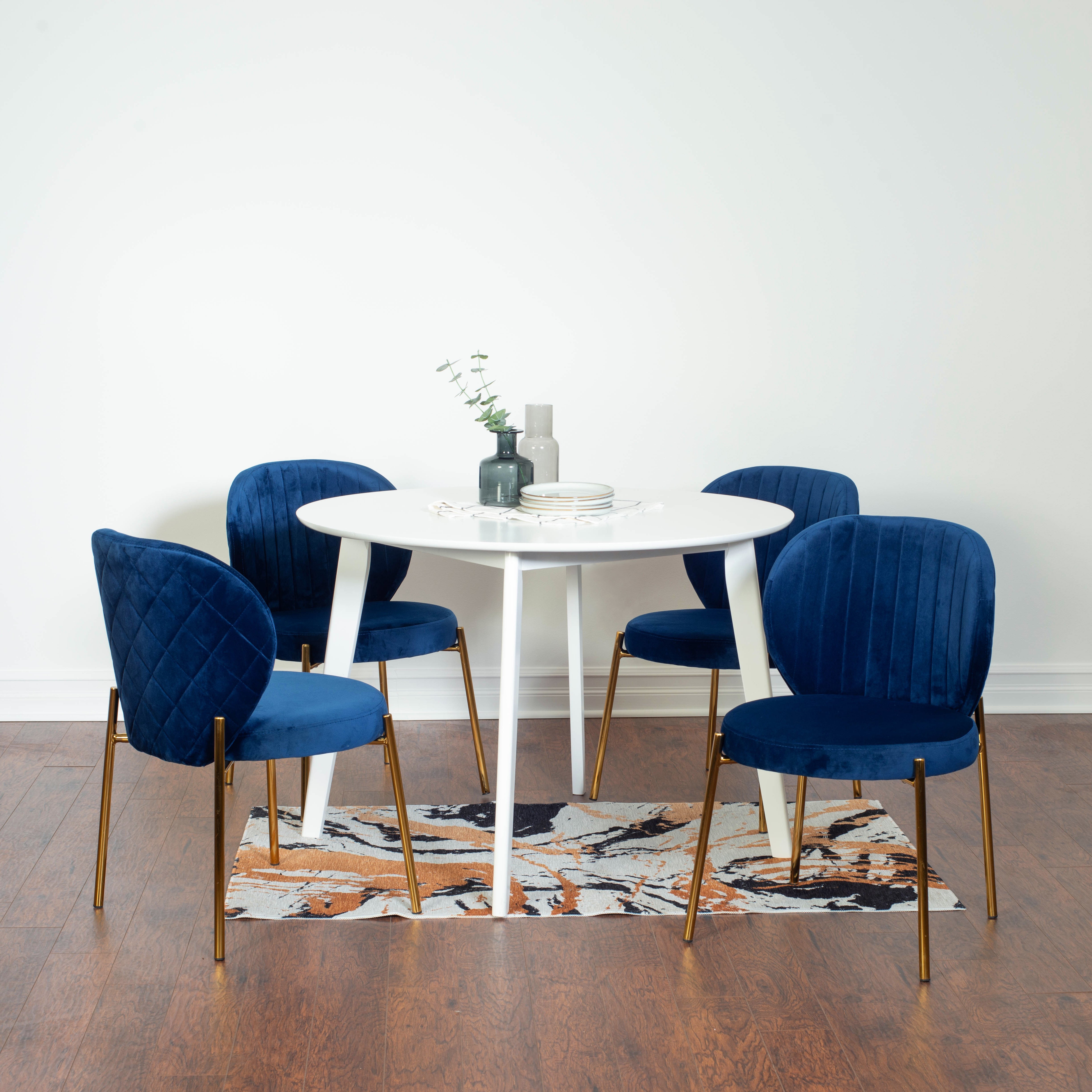 Roundhill Furniture Amoa Contemporary 5-Piece Dining Set - White Round Dining Table with 4 Chairs for Kitchen, Dining Room & Small Spaces | Modern Home Decor
