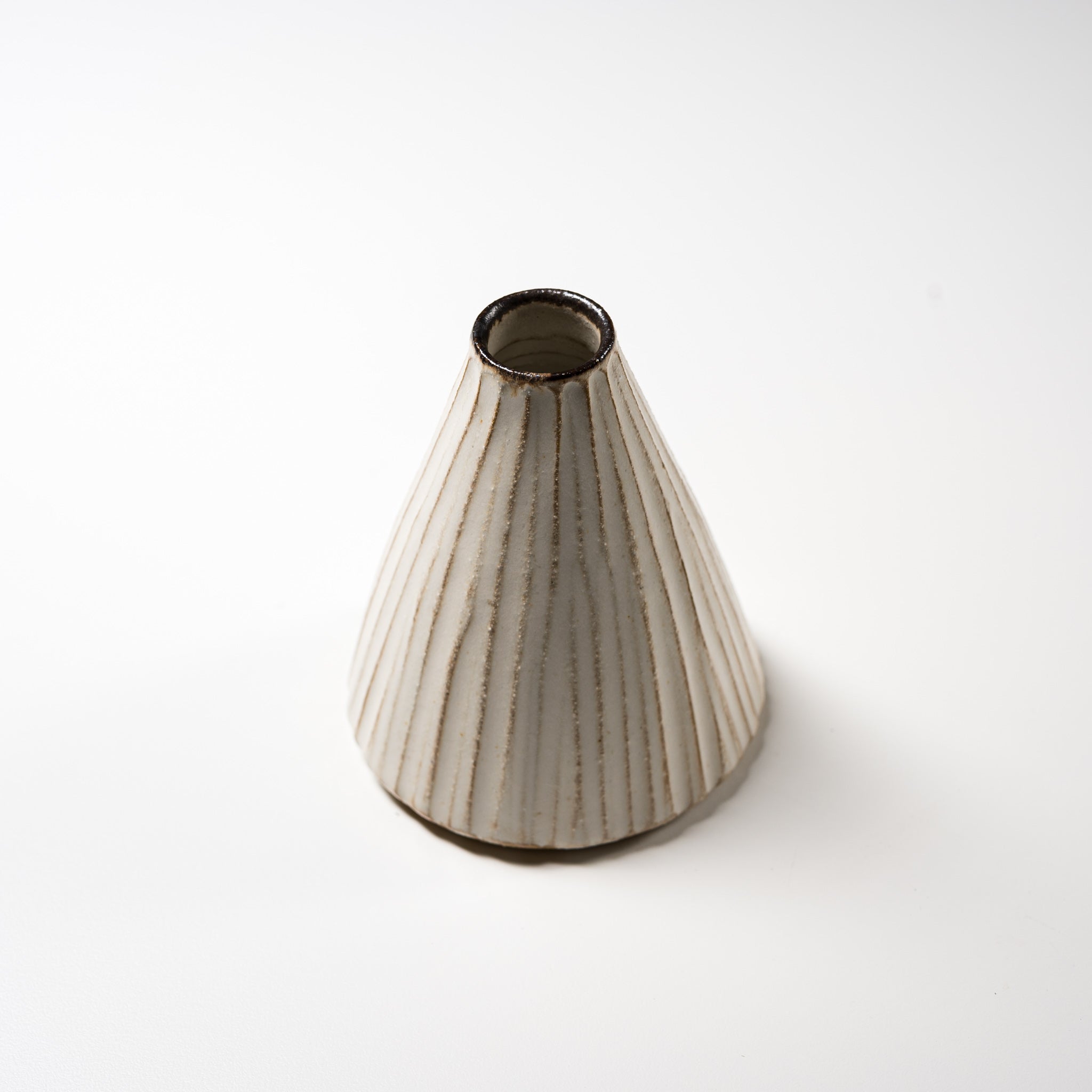 Wakasama Handmade Ceramic Triangle Vase - Japanese Kiln-Fired Art Pottery for Modern Home Decor, Floral Arrangements & Zen Interior Design