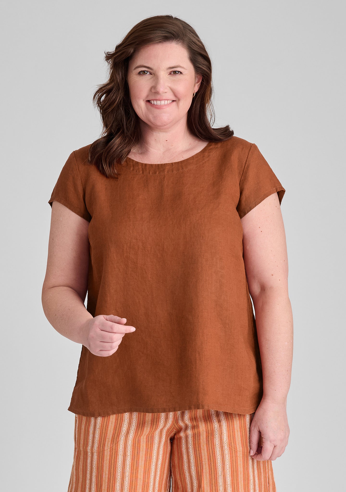 Comfortable Linen T-Shirt for Women - Relaxed Fit Tuck Back Tee - Perfect for Casual Wear, Summer Outfits & Layering