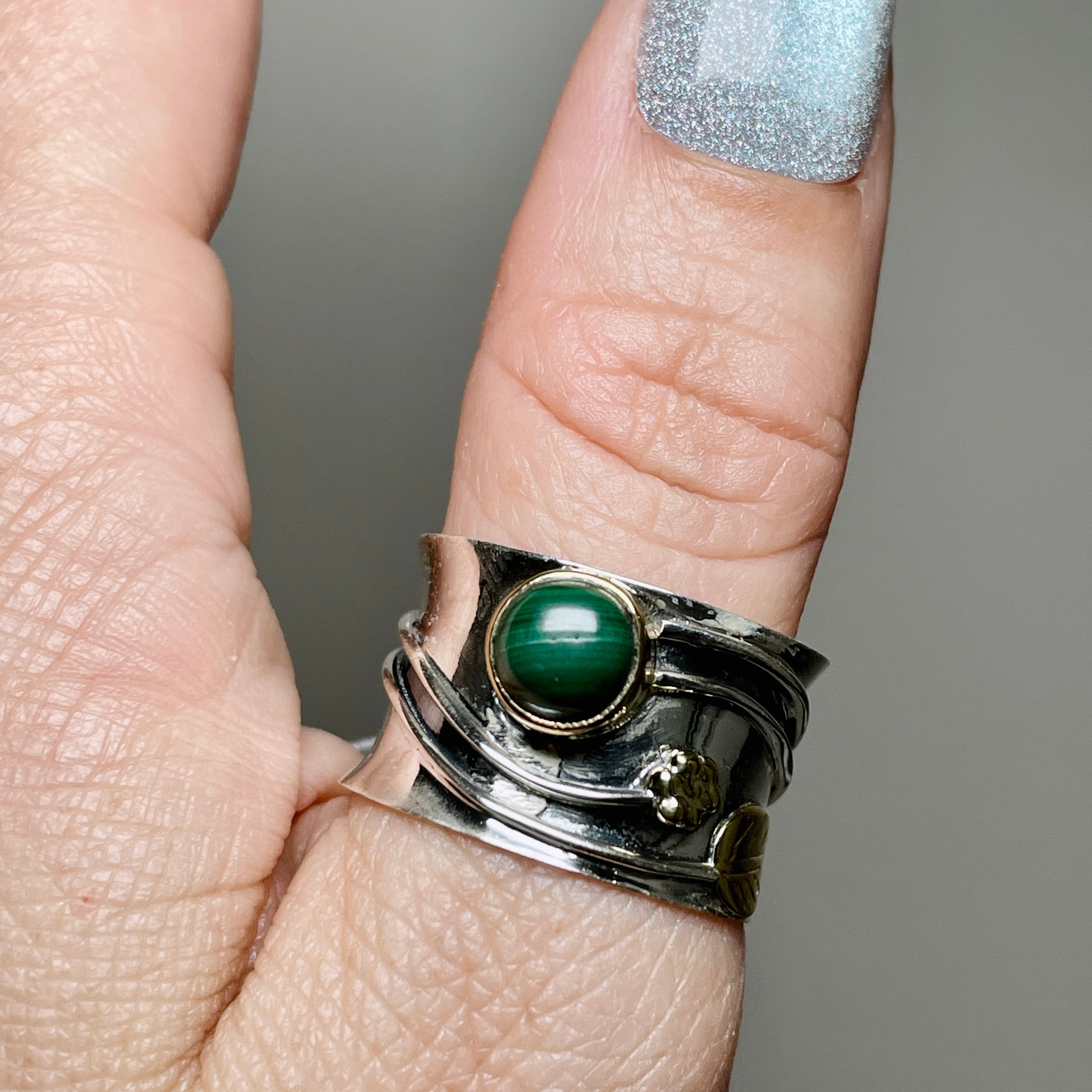 Malachite Round Cabochon Ring - Sterling Silver Decorative Setting R4198 | Elegant Green Gemstone Jewelry for Women, Perfect for Parties & Special Occasions