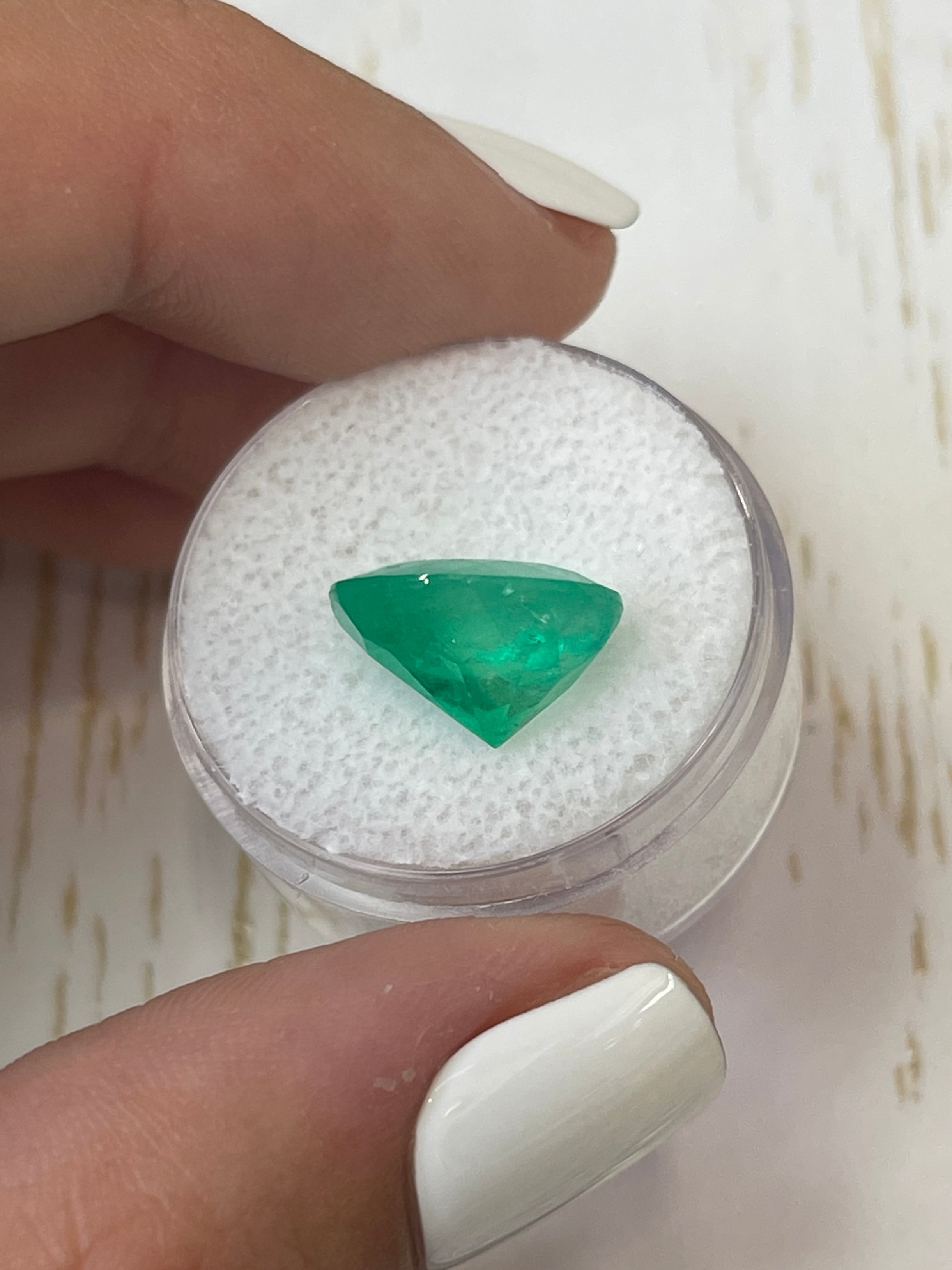 6.35 Carat 13x11mm Neon Green Natural Loose Colombian Emerald Oval Cut Gemstone for Jewelry Making, Engagement Rings & Luxury Gifts